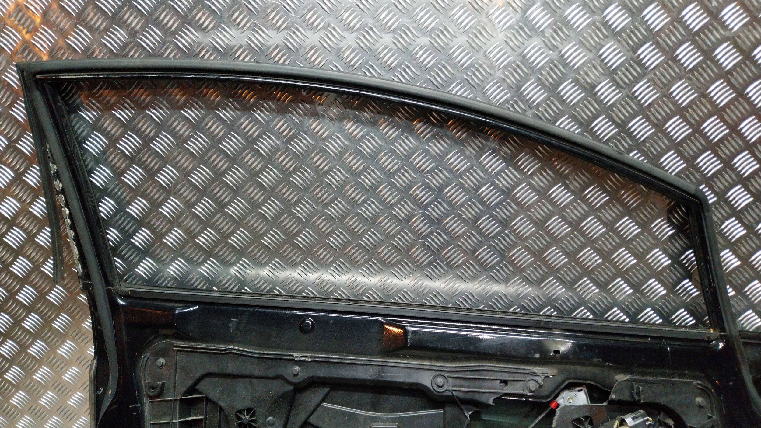 door left FORD FIESTA MK7 3D 08