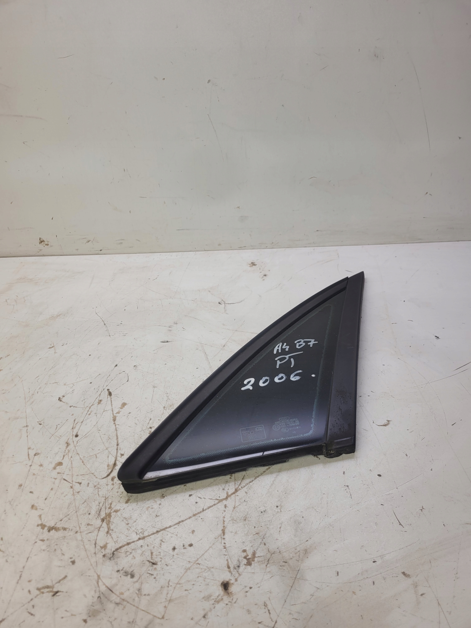 window bodywork AUDI A4 B7 sedan right rear part 2006R