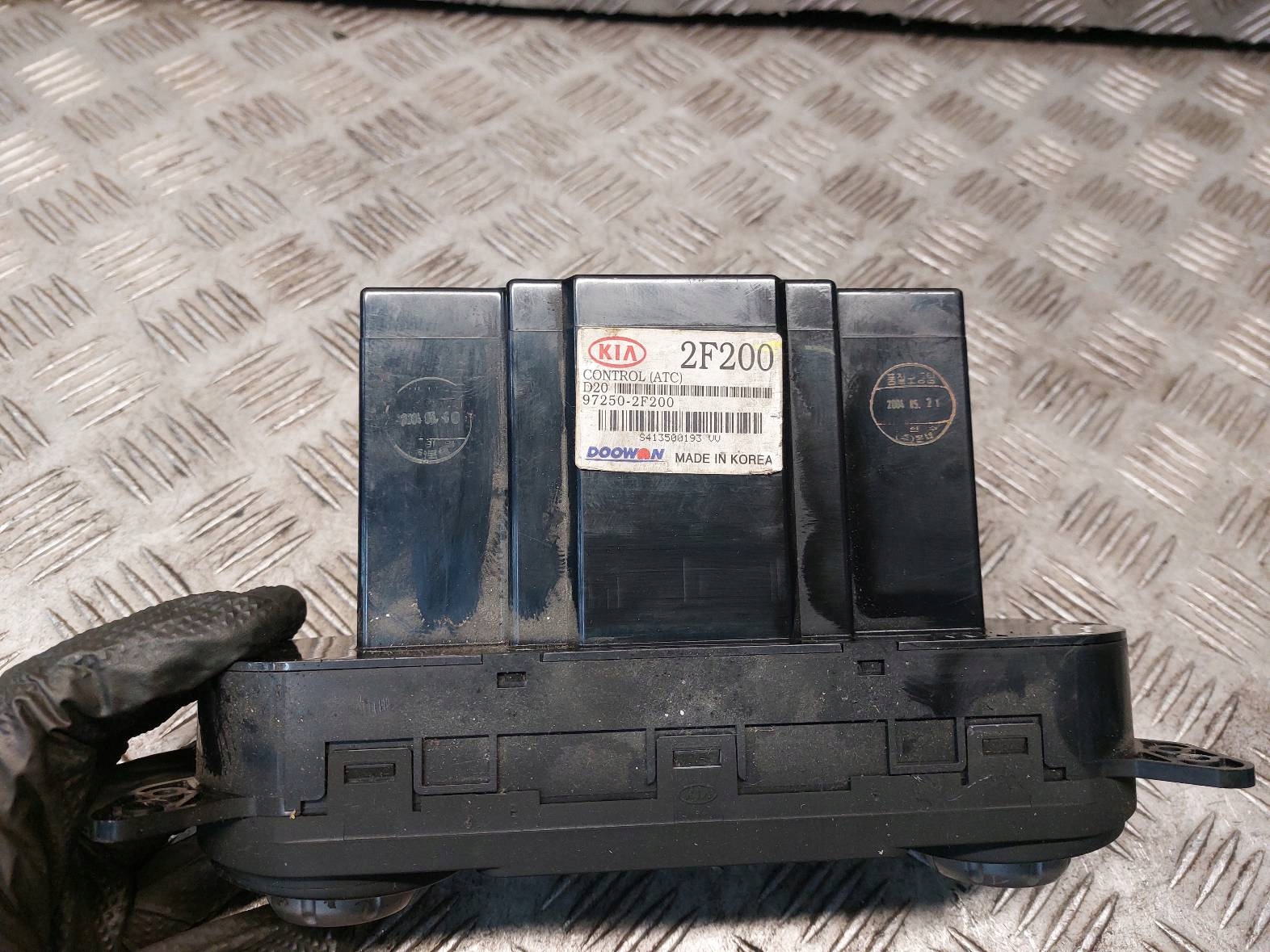 PANEL Bouches buses KIA CERATO et 97250-2F200