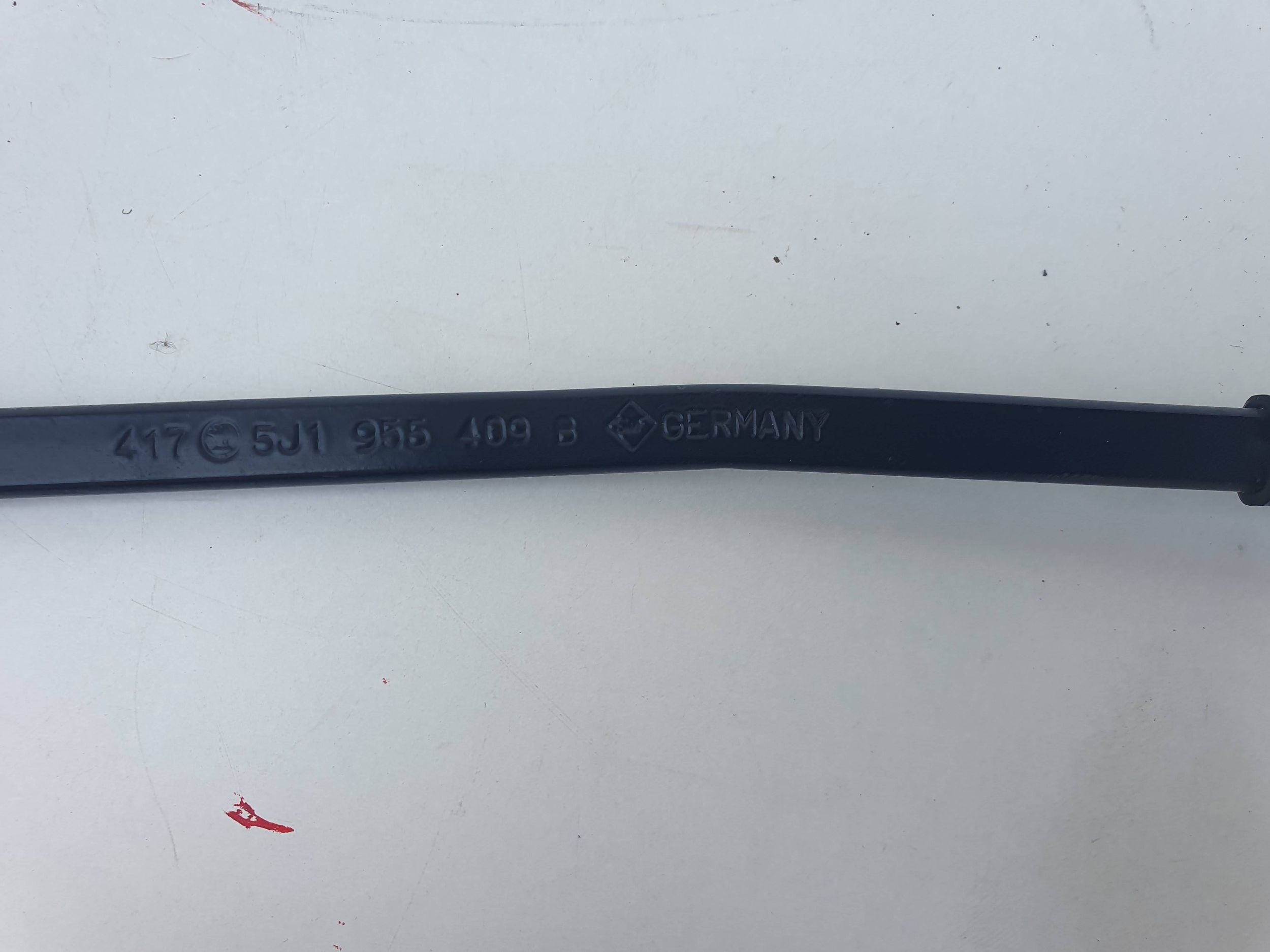 Skoda Fabia Mk2 II 2 wiper arm windows left 5J1955409B