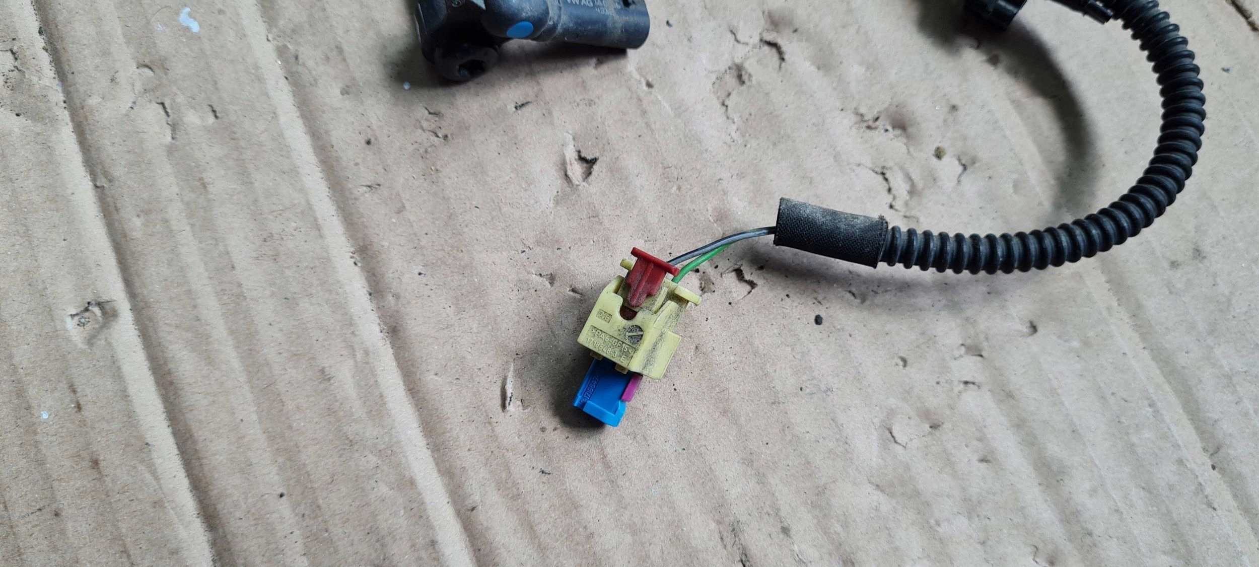 A4 B9 8W S4 impact sensor connecting spoiler 4M0959651 S5 Q7 Q5 A5 8W