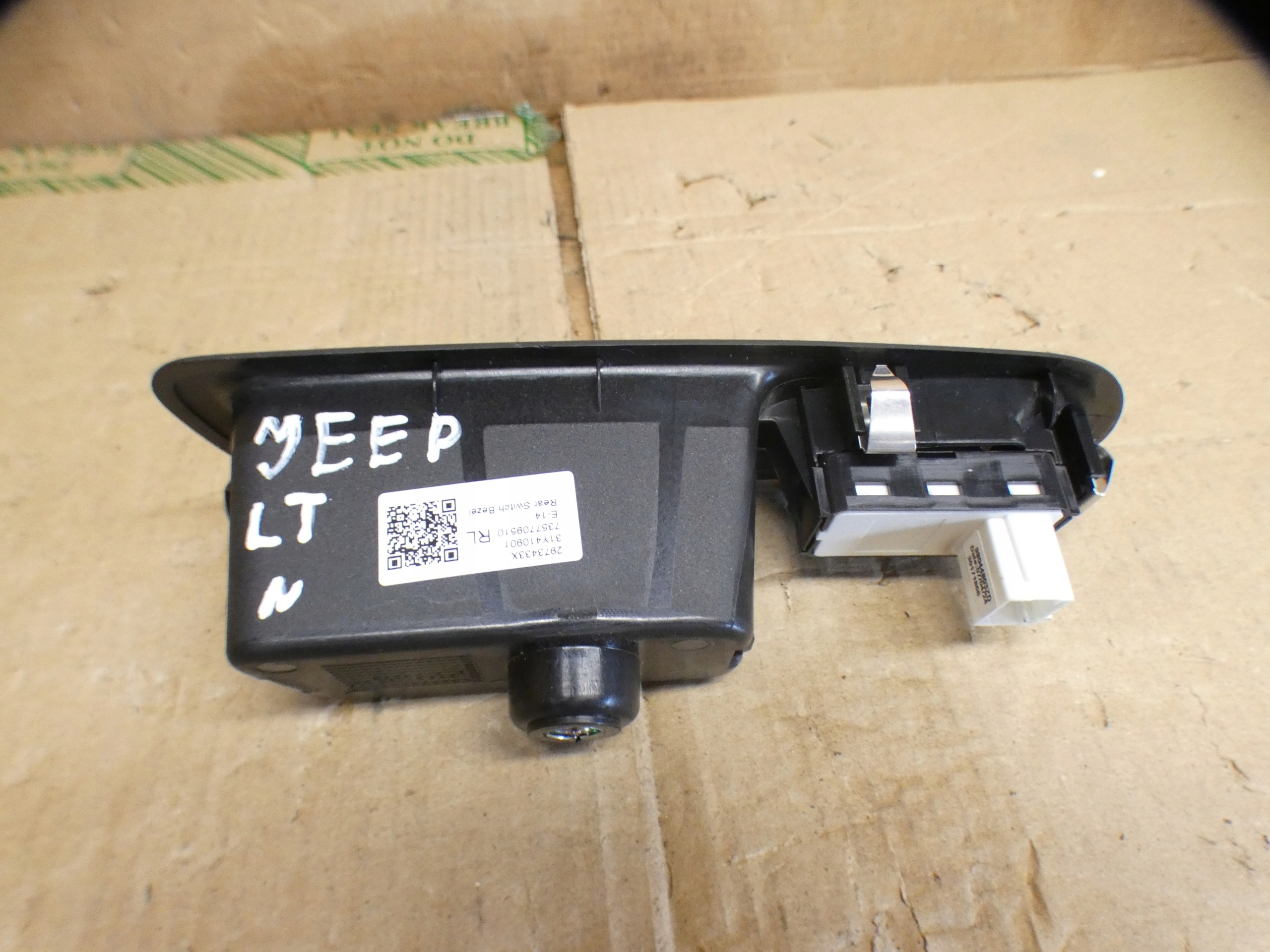 Panel window control switch of mirrors rear. door Jeep Avenger 7357709380
