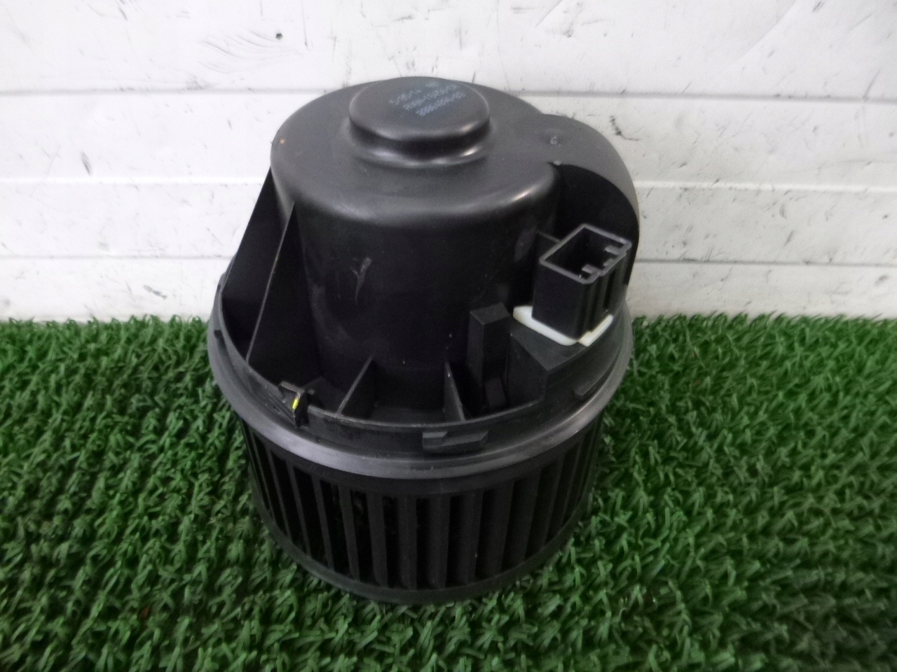 KUGA MK2 12- fan heating AV6N-18456-CA