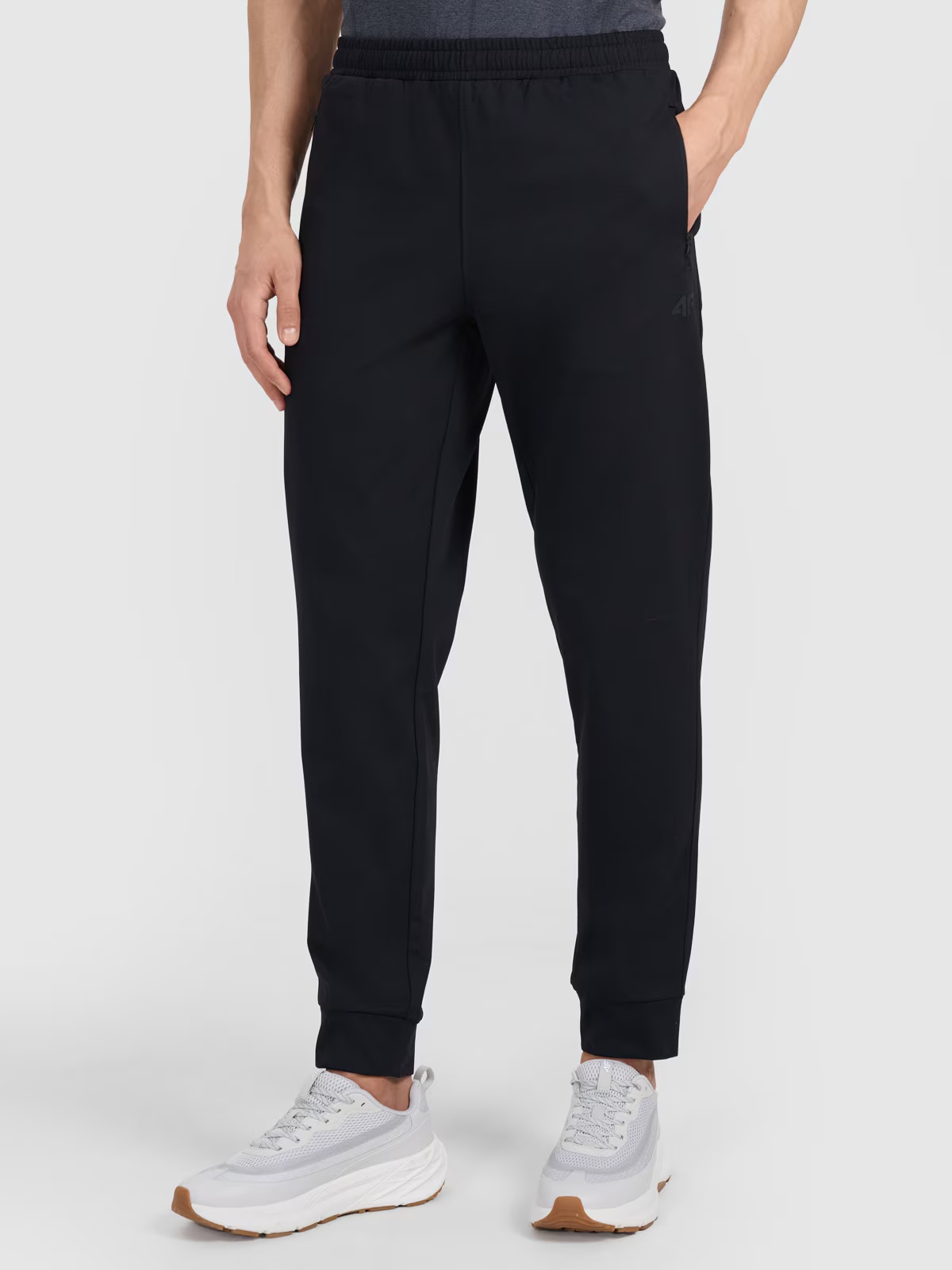 Pánské Tréninkové Kalhoty 4F Zúžené Rychleschnoucí Polyester Černé S