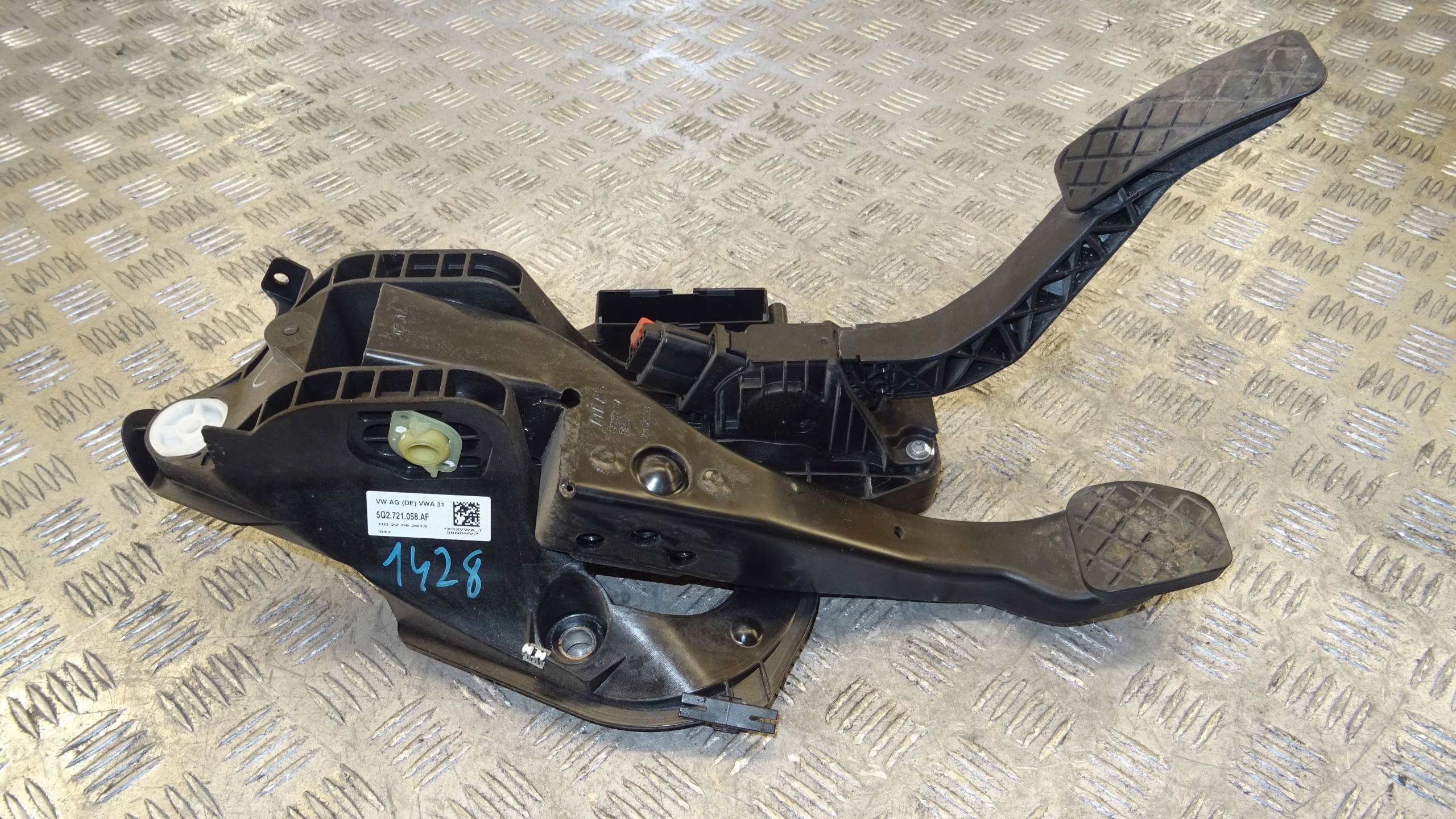 accelerator pedal brakes running board VW GOLF VII 5Q2721058AF