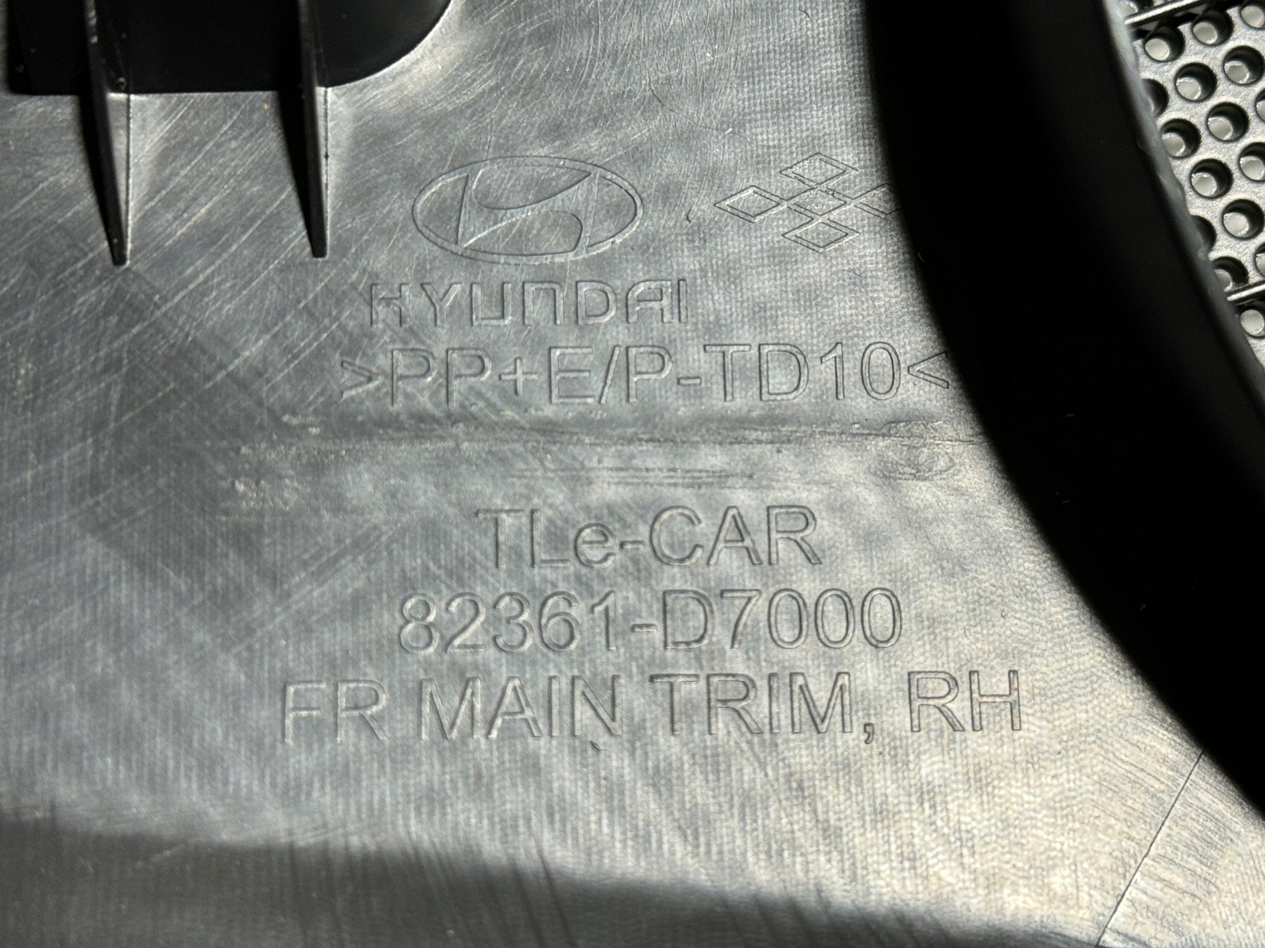 Hyundai OE 82361-D7000