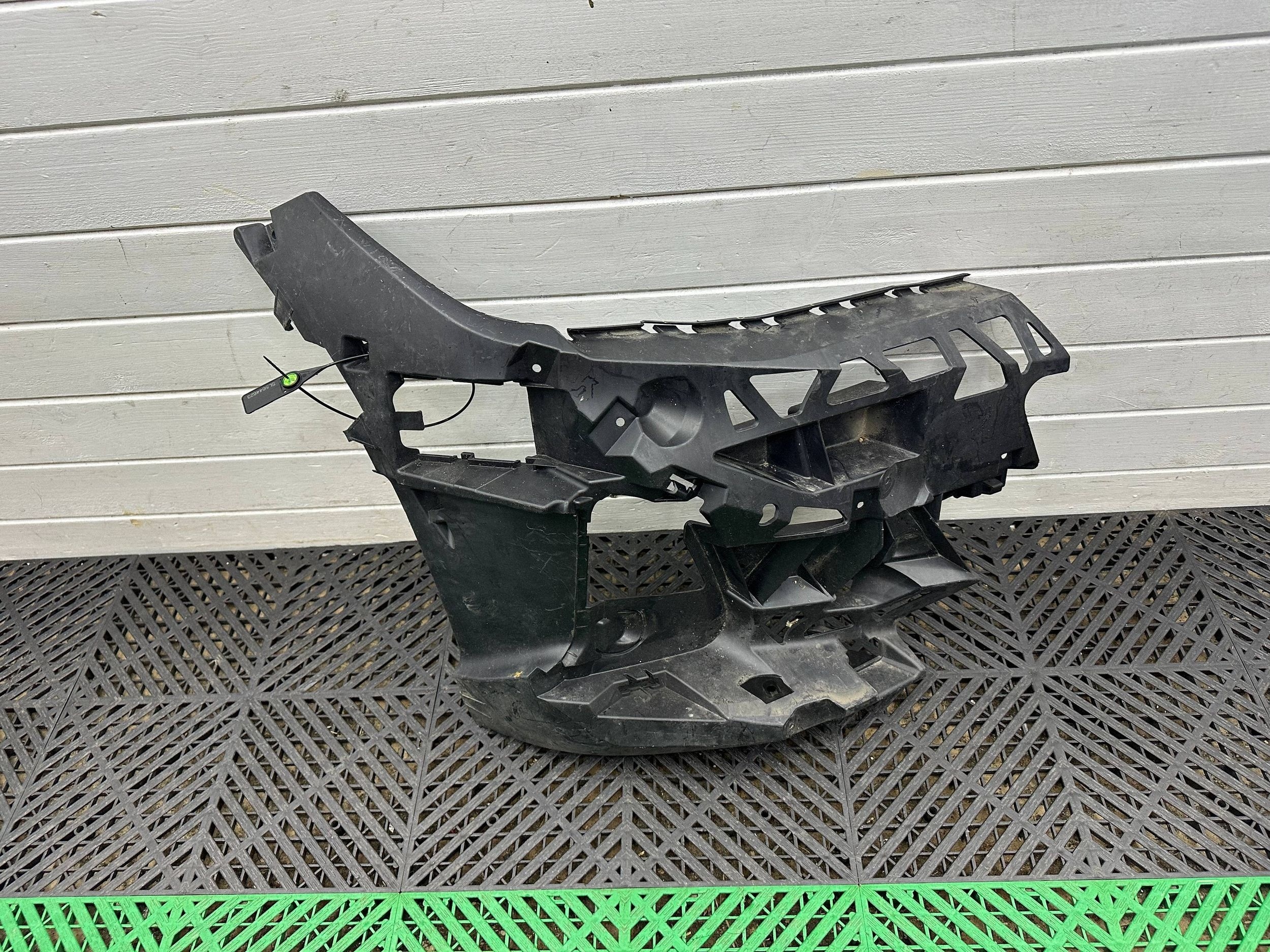 bumper bracket of the front front side right BMW 3 G20 G21 LCI 5A1BF62