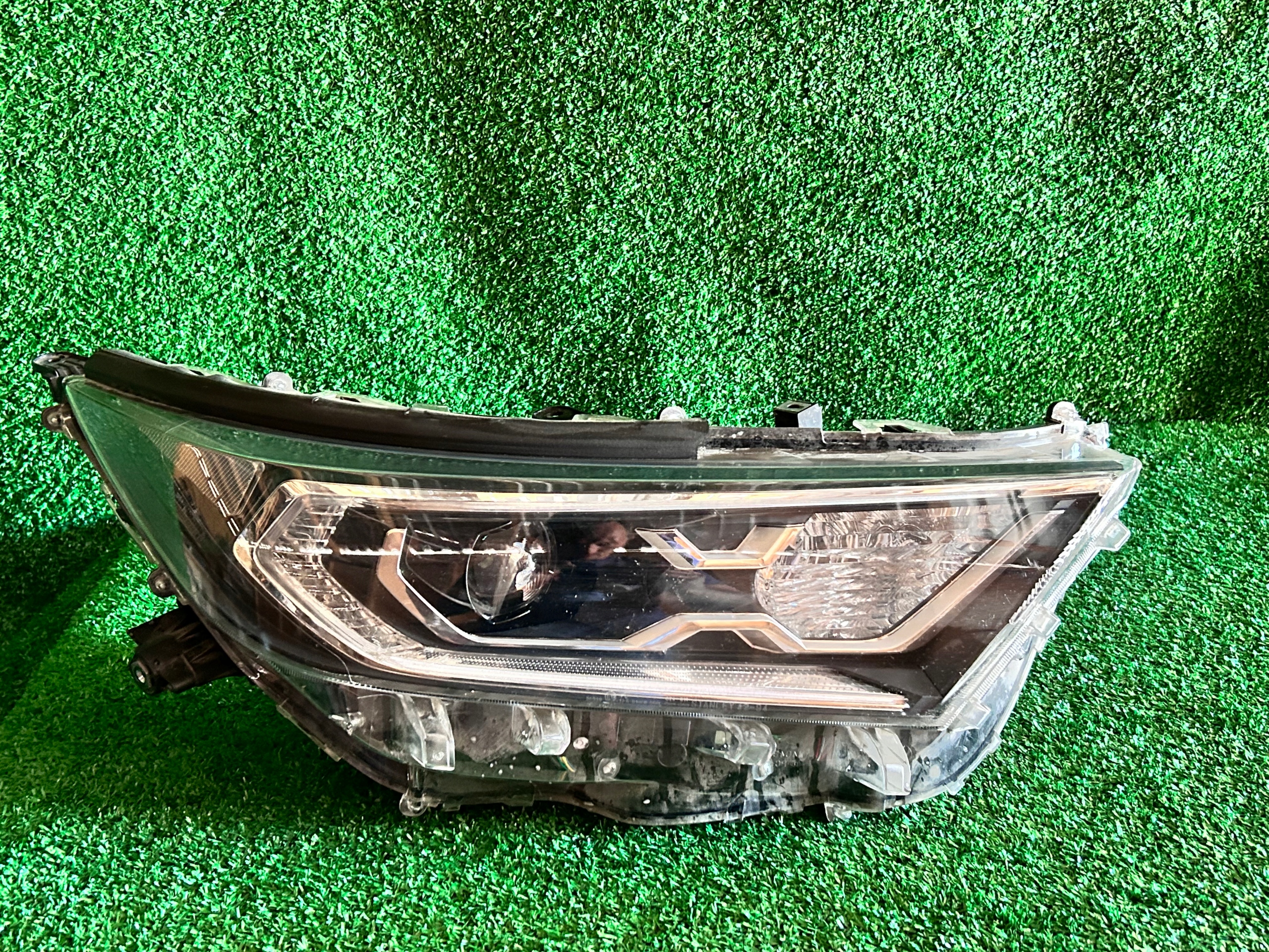 REFLEKTOR right TOYOTA RAV4 V FULL LED NR.R31