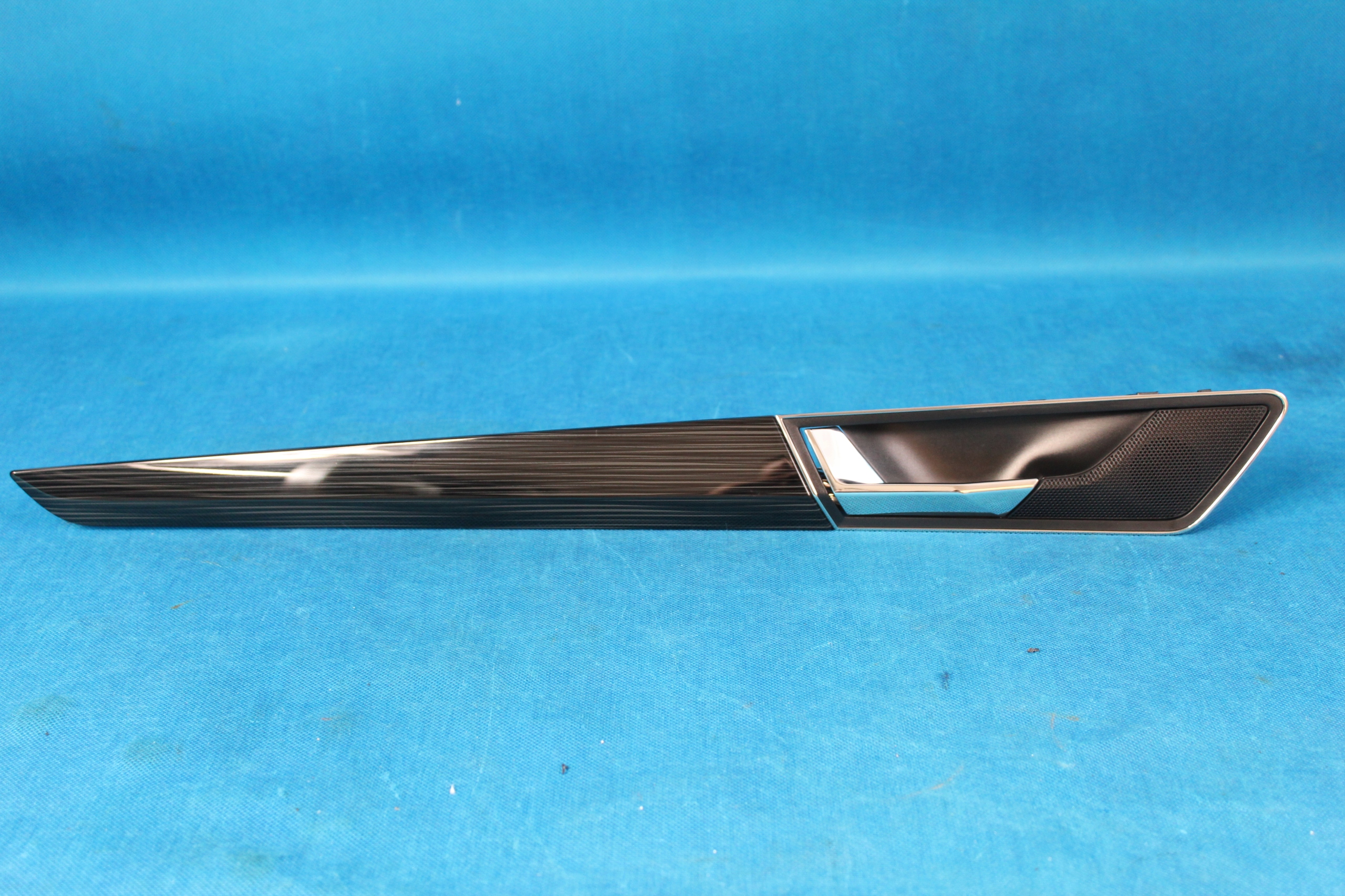 57A839221Q - SKODA KAROQ DEKOR МОЛДИНГ ДВЕРІ ЗАДНІЙ ЛІВИЙ 20R