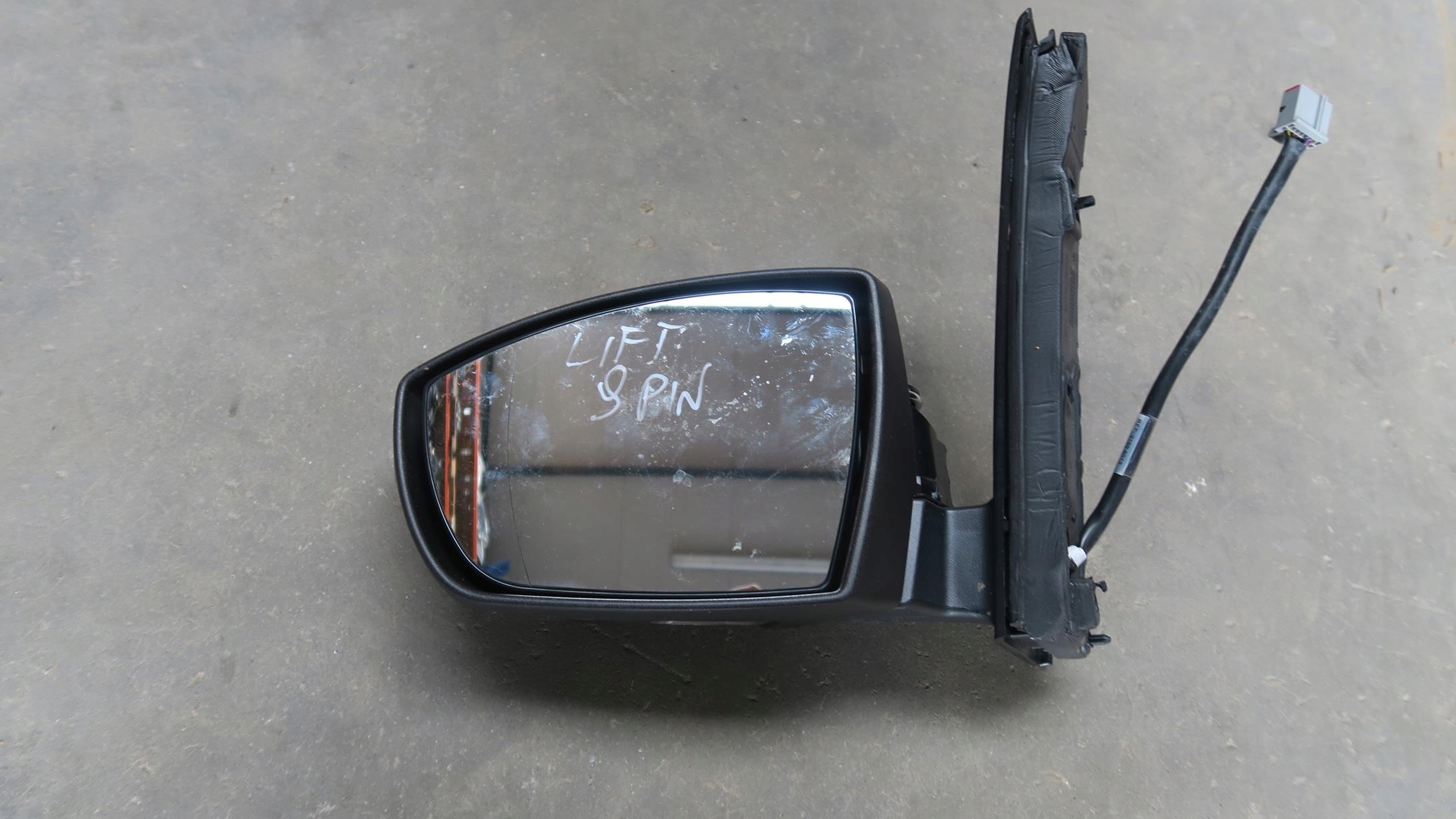 FORD C-MAX MK2 LIFT LUSTERKO LEWE 9 PIN ORYGINAŁ