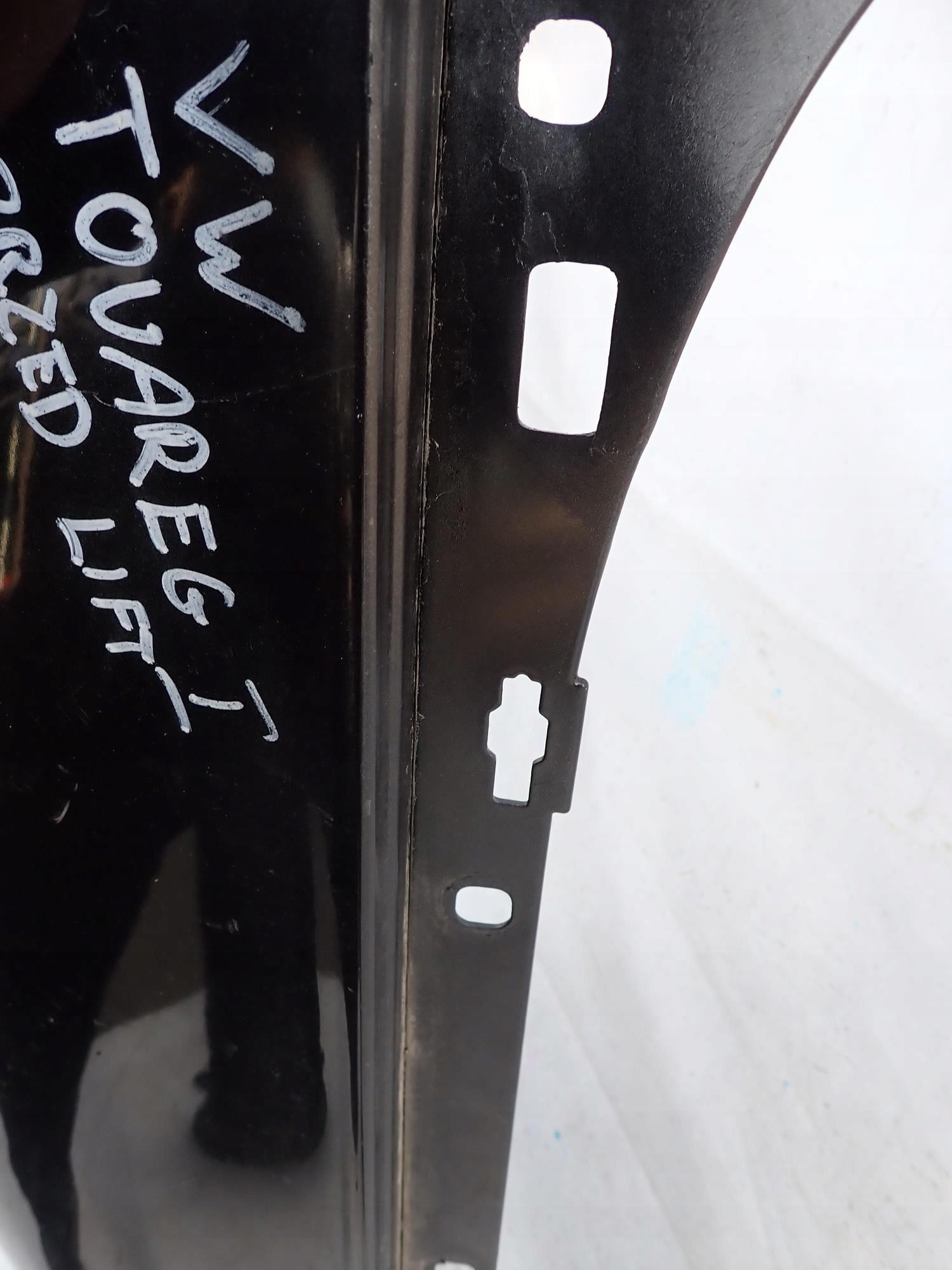 VW TOUAREG and 1 02-06 fender front front left