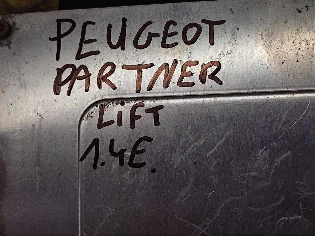PEUGEOT PARTNER unité de commande électronique uce moteur 9642222380
