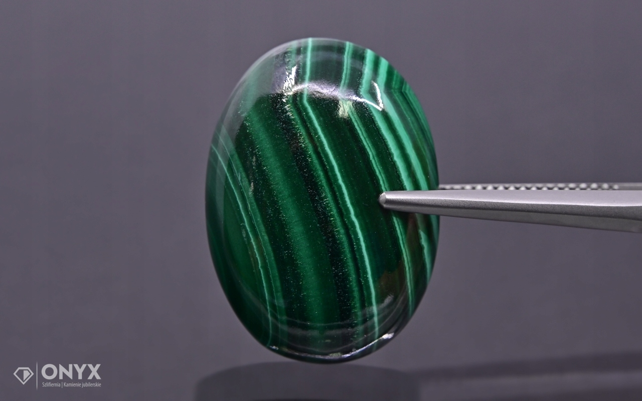 Malachit kabošon ovál 25x18 mm