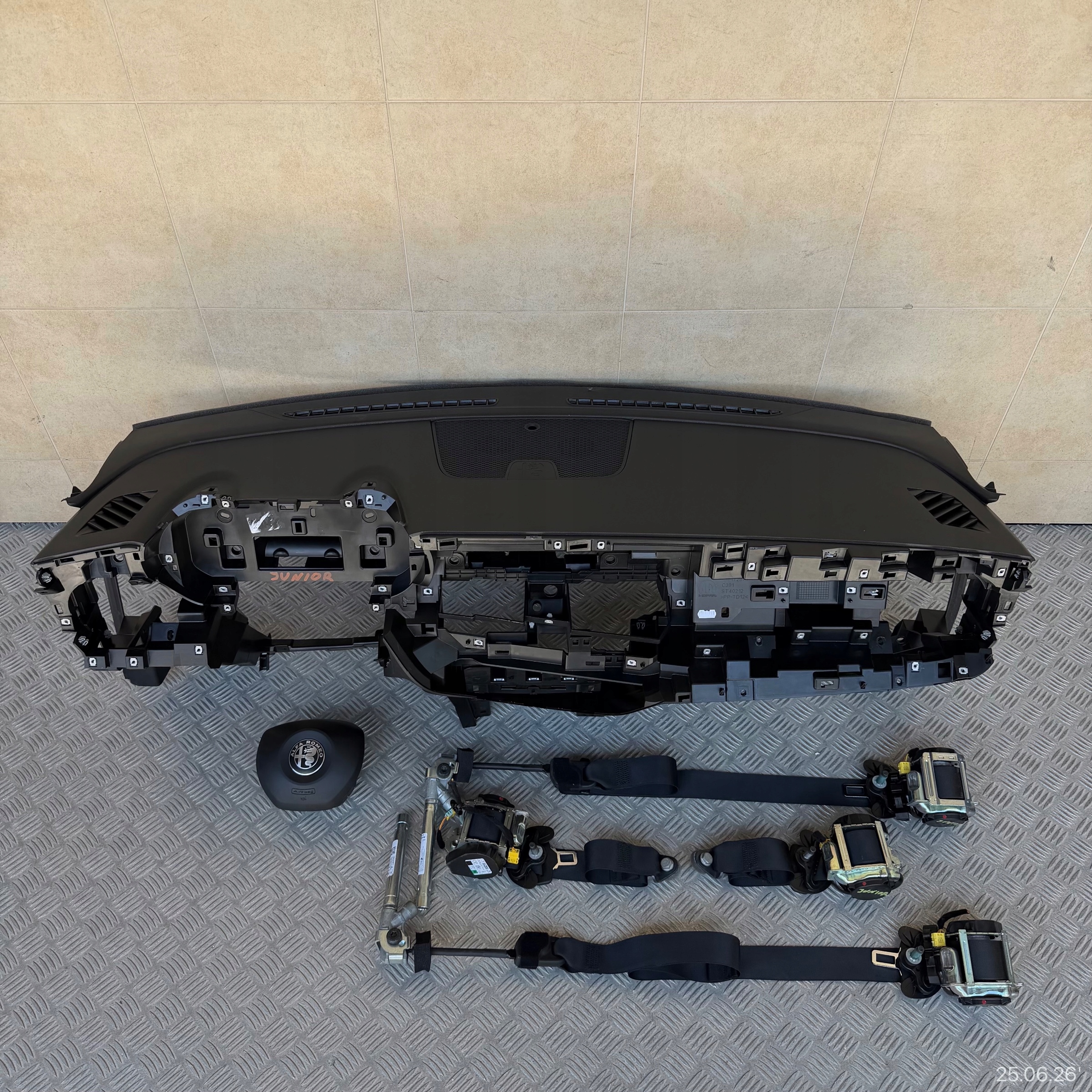 dashboard complete airbag console tension belts cockpit ALFA ROMEO JUNIOR 2025 ROK