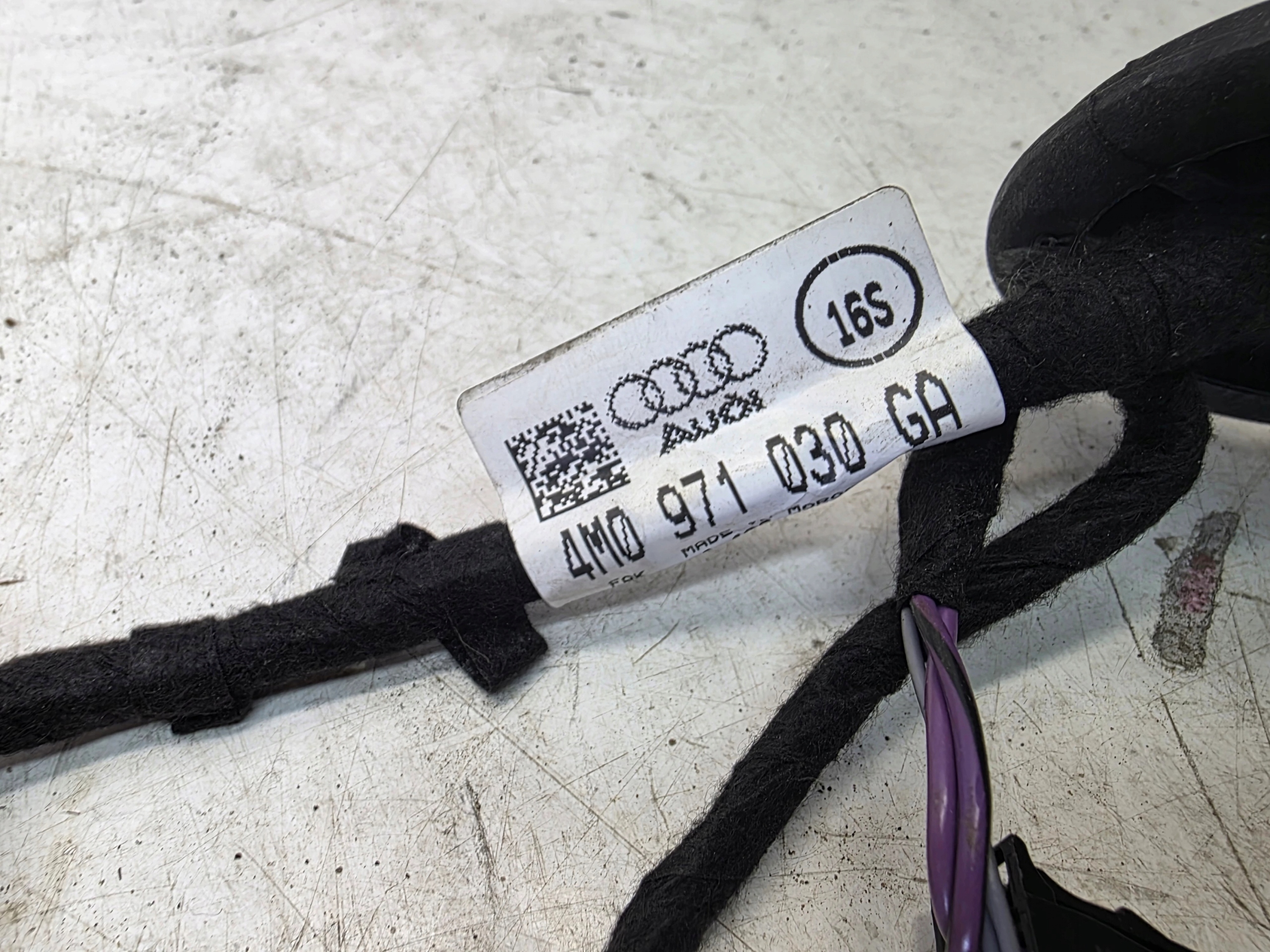 bundle door right front AUDI Q7 4M 4M0971030GA