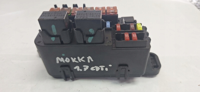 Module fusibles OPEL MOKKA 1.7 CDTI 826166