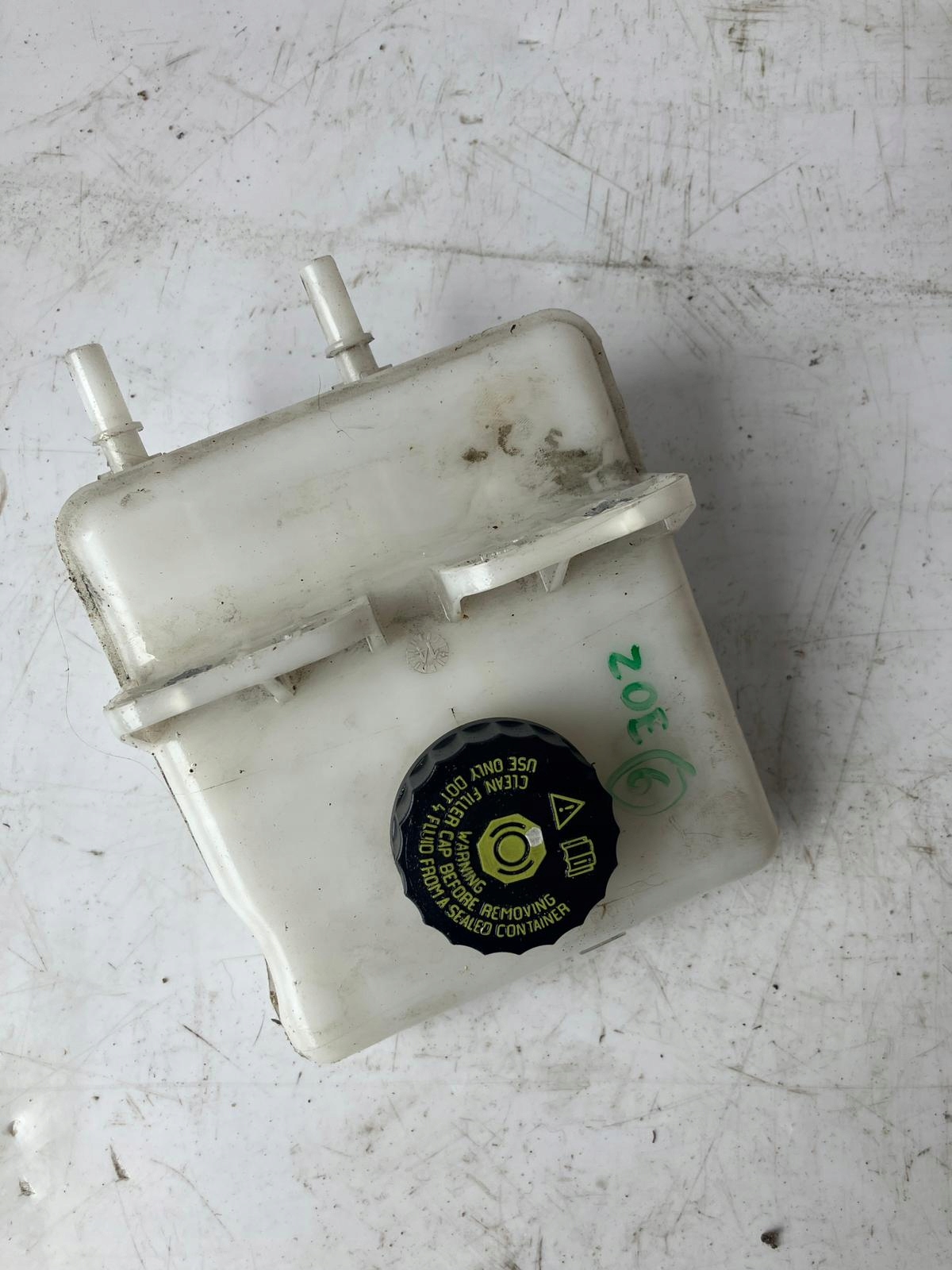 brake reservoir ZOE 0204720866