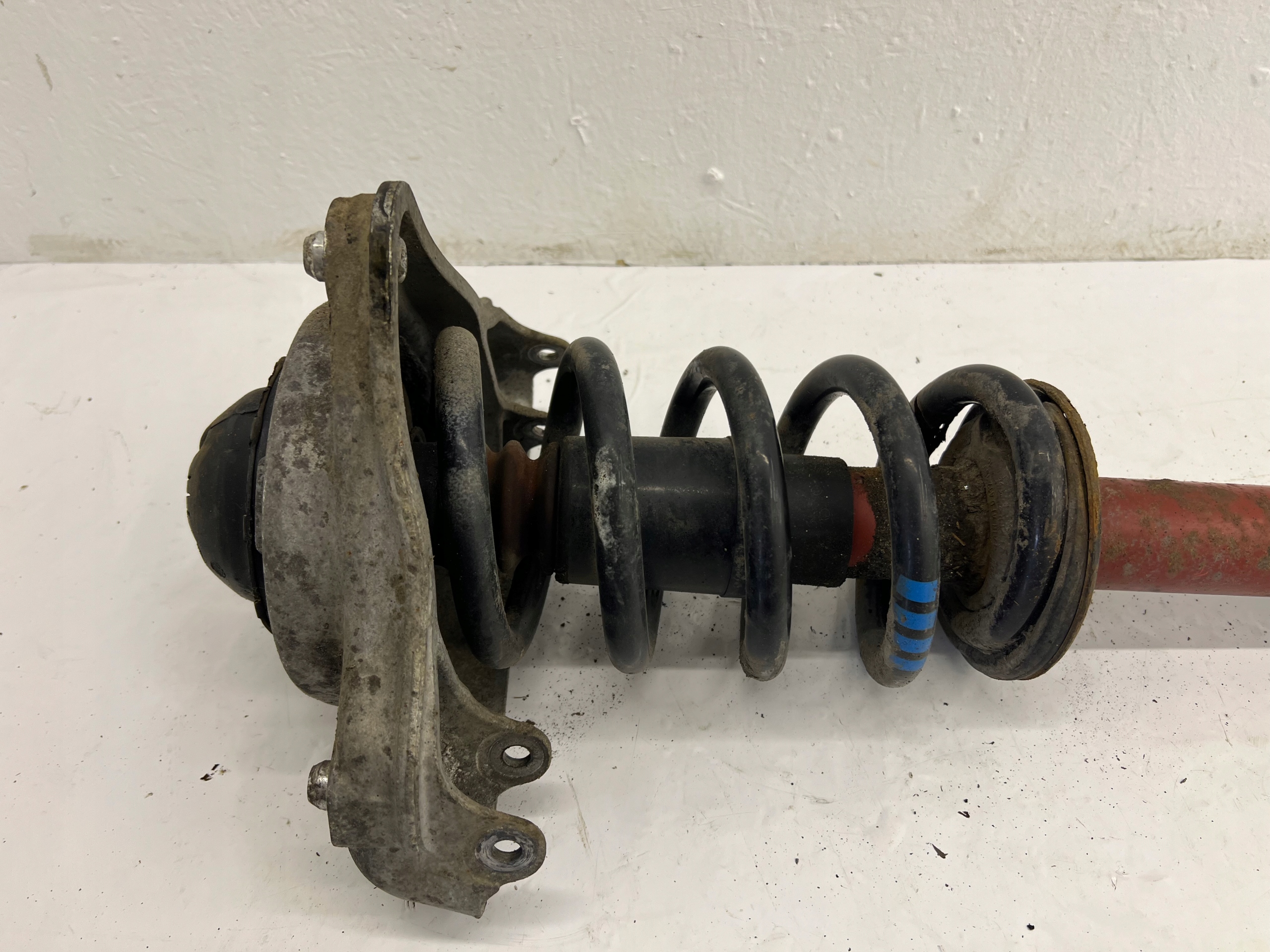 shock absorber right front AUDI A6 C6 4F0 4F9 4F0413031AJ