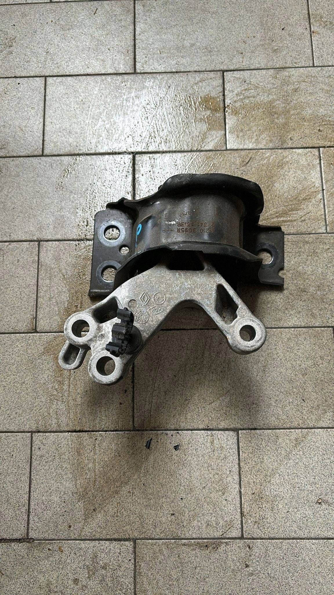 engine mount Renault Captur and 112849985R