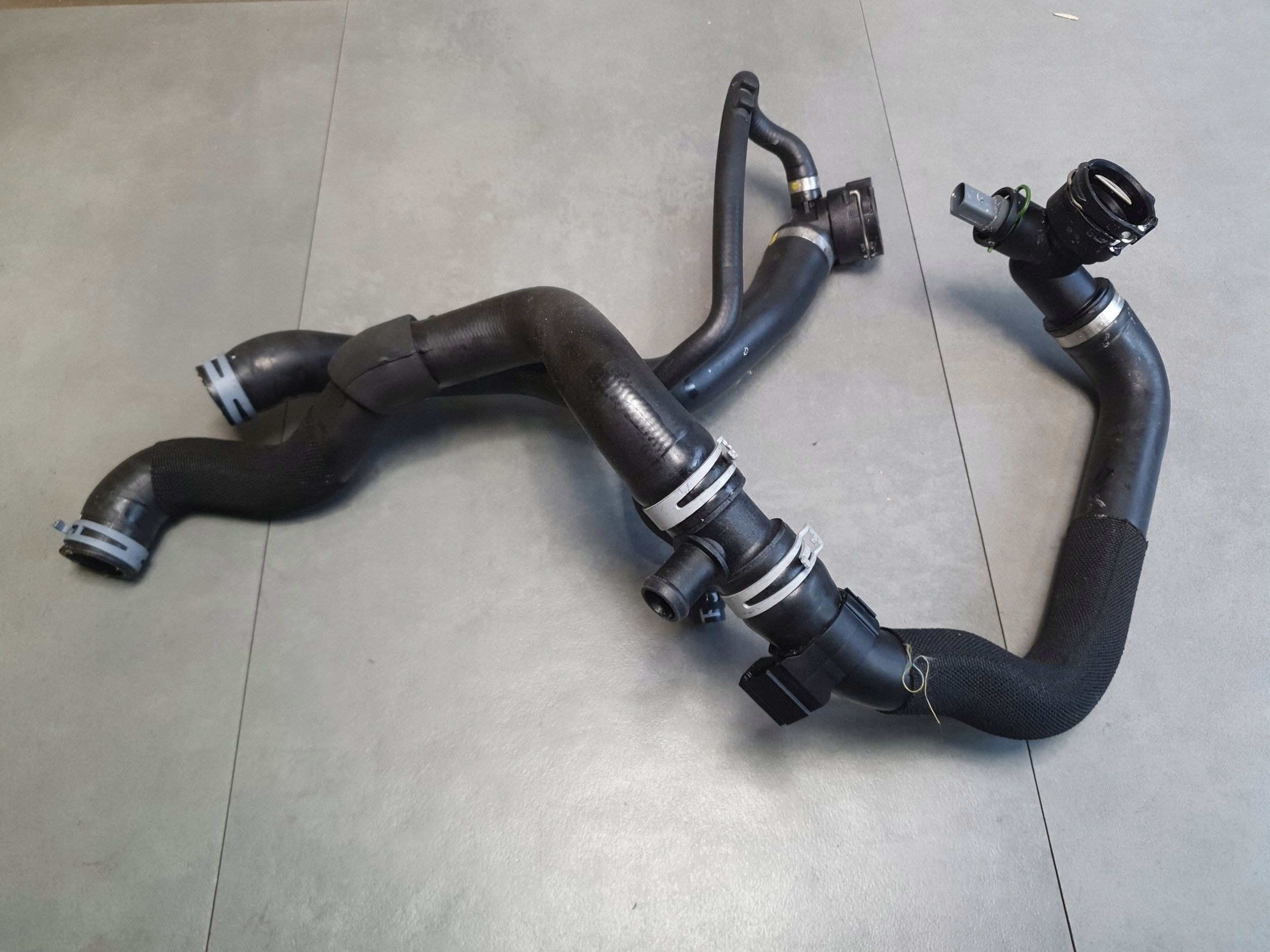 Audi A3 8Y prijenos vode rurki 3WA121049G