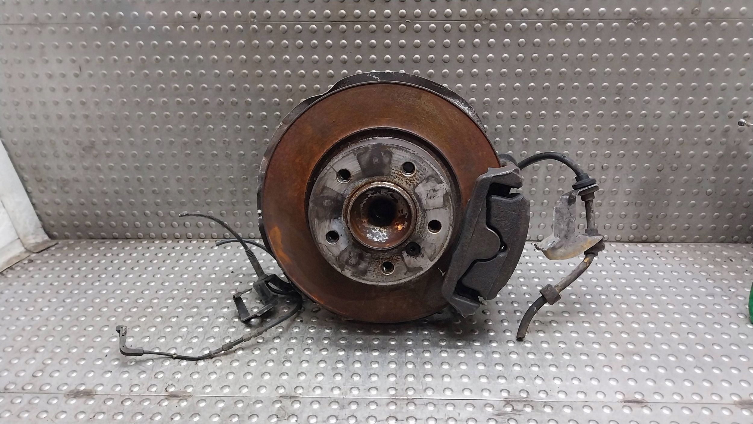 otoč čapu strmeň ľavý predok 6793209 BMW E90 E91 E92 E93 E81 E82 E87
