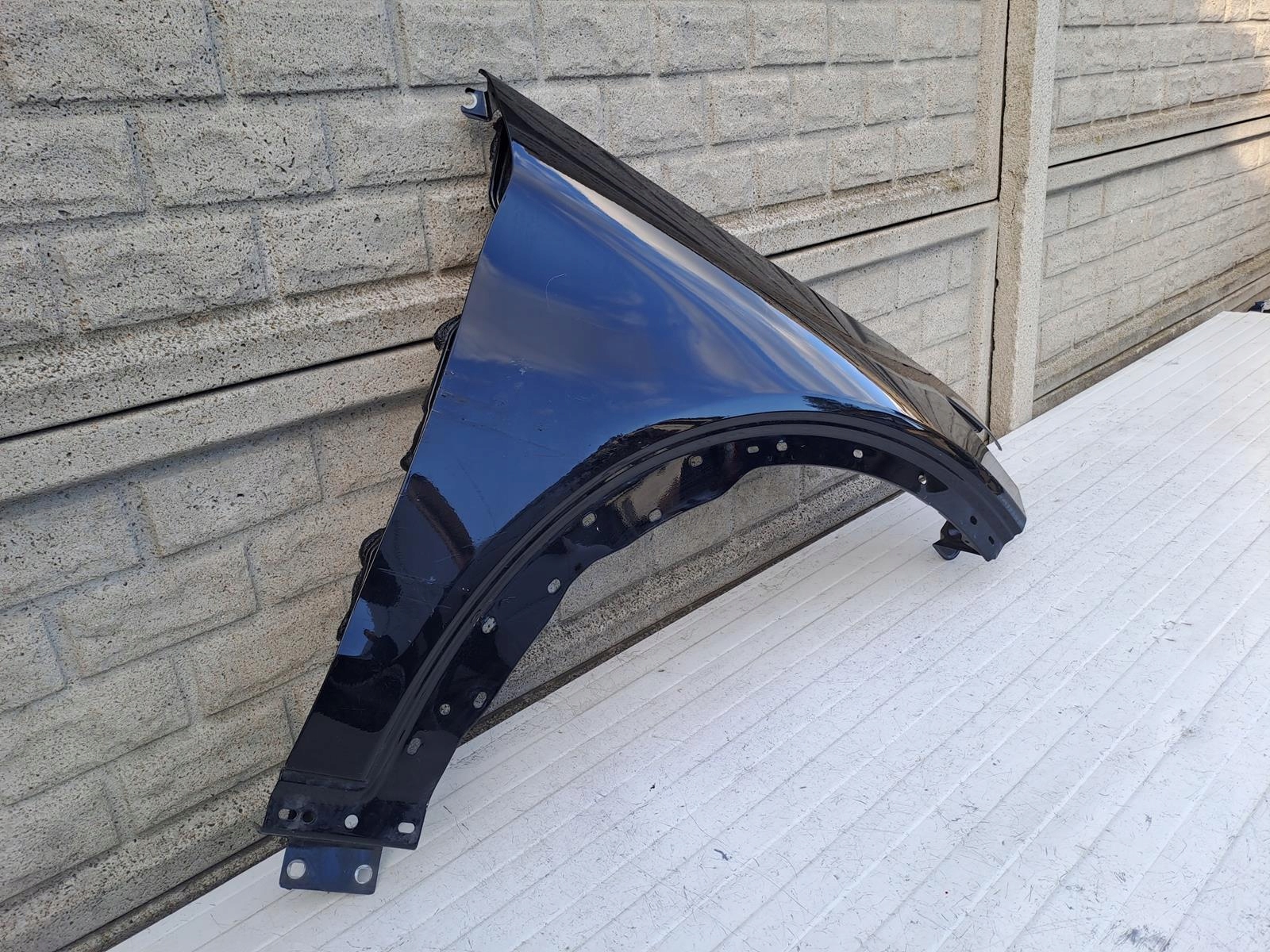 FORD EXPLORER VI 21-24 BŁOTNIK PRAWY PRZEDNI Producent części Ford OE