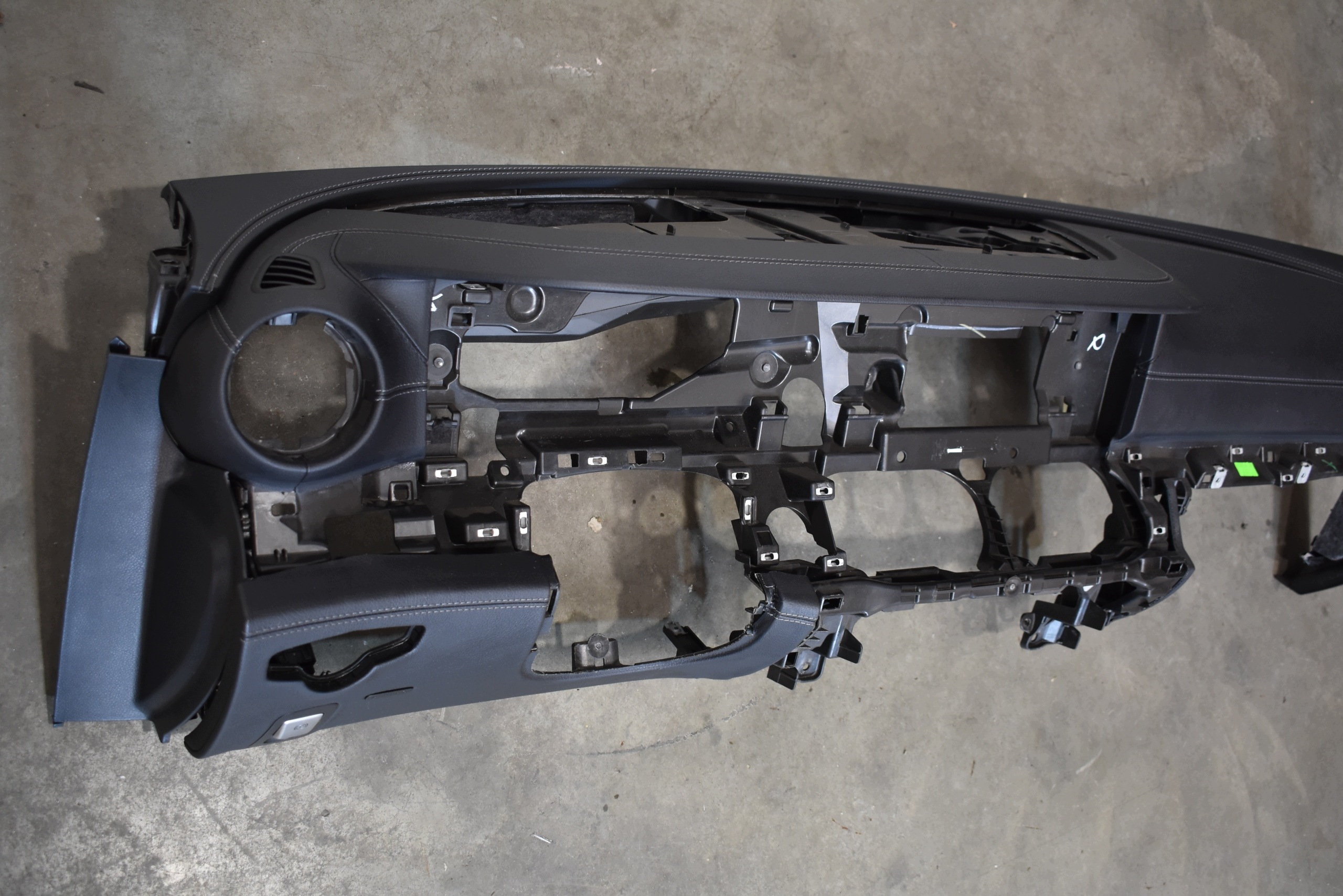 IDEALNA console KPL. black leather HEAD-UP MERCEDES GT X290 1