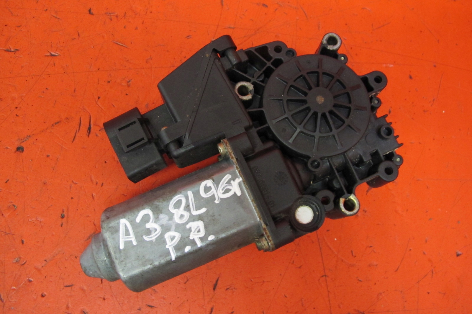 AUDI A3 8L A4 B5 mini motor lifting windows right front front 119024-113