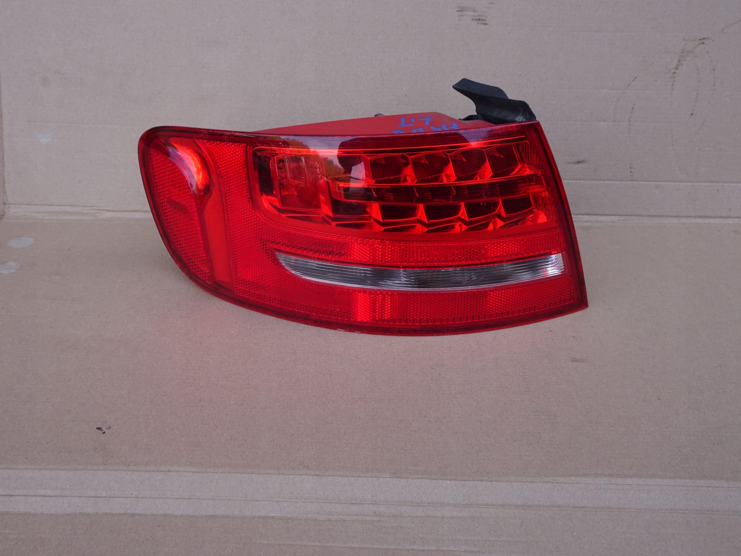 AUDI A4 B8 08- LEWA TYLNA LAMPA AVANT KOMBI LED 8K9945095B