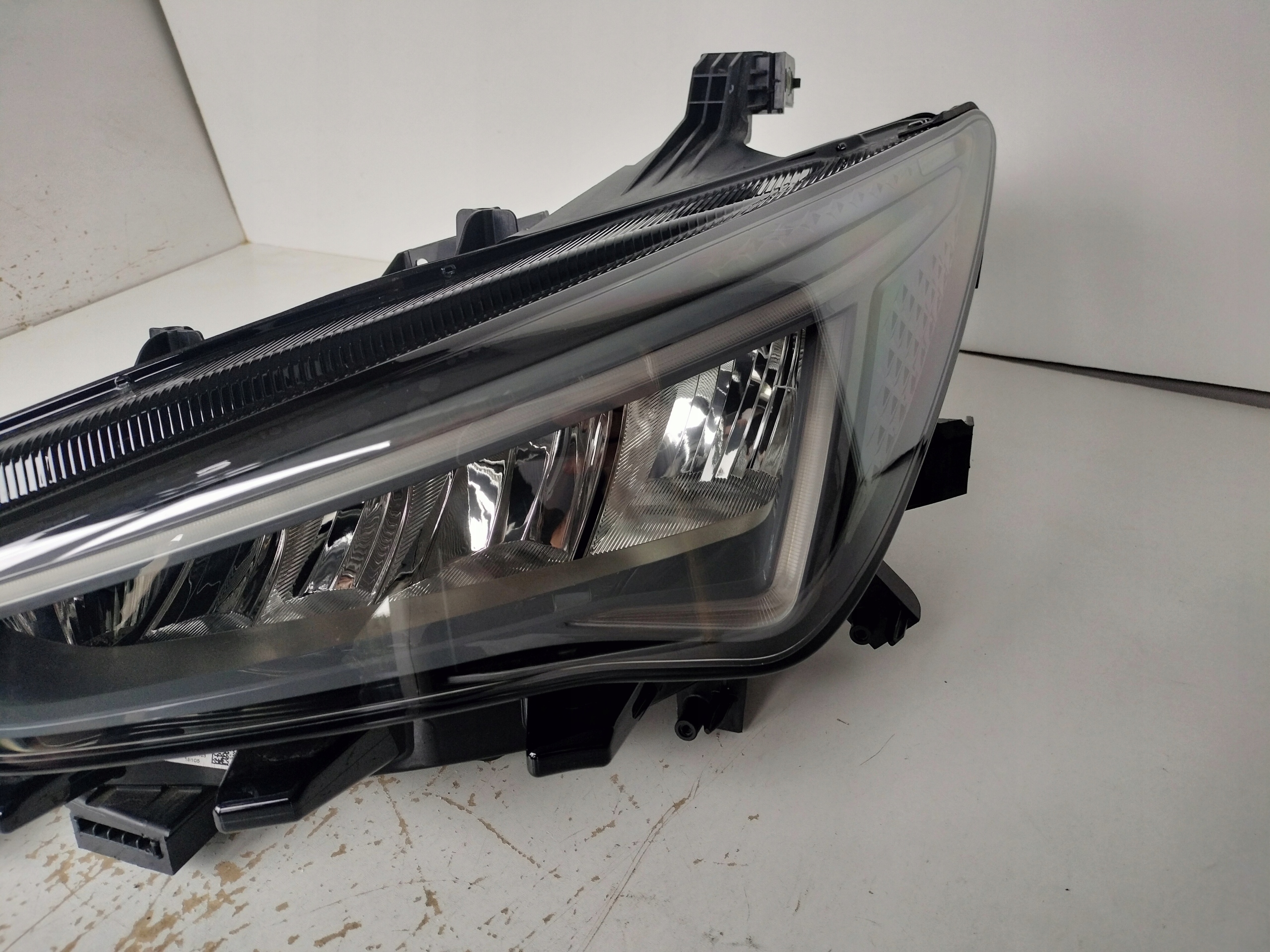 light left REFLEKTOR SEAT CUPRA BORN 10E 21- FULL LED