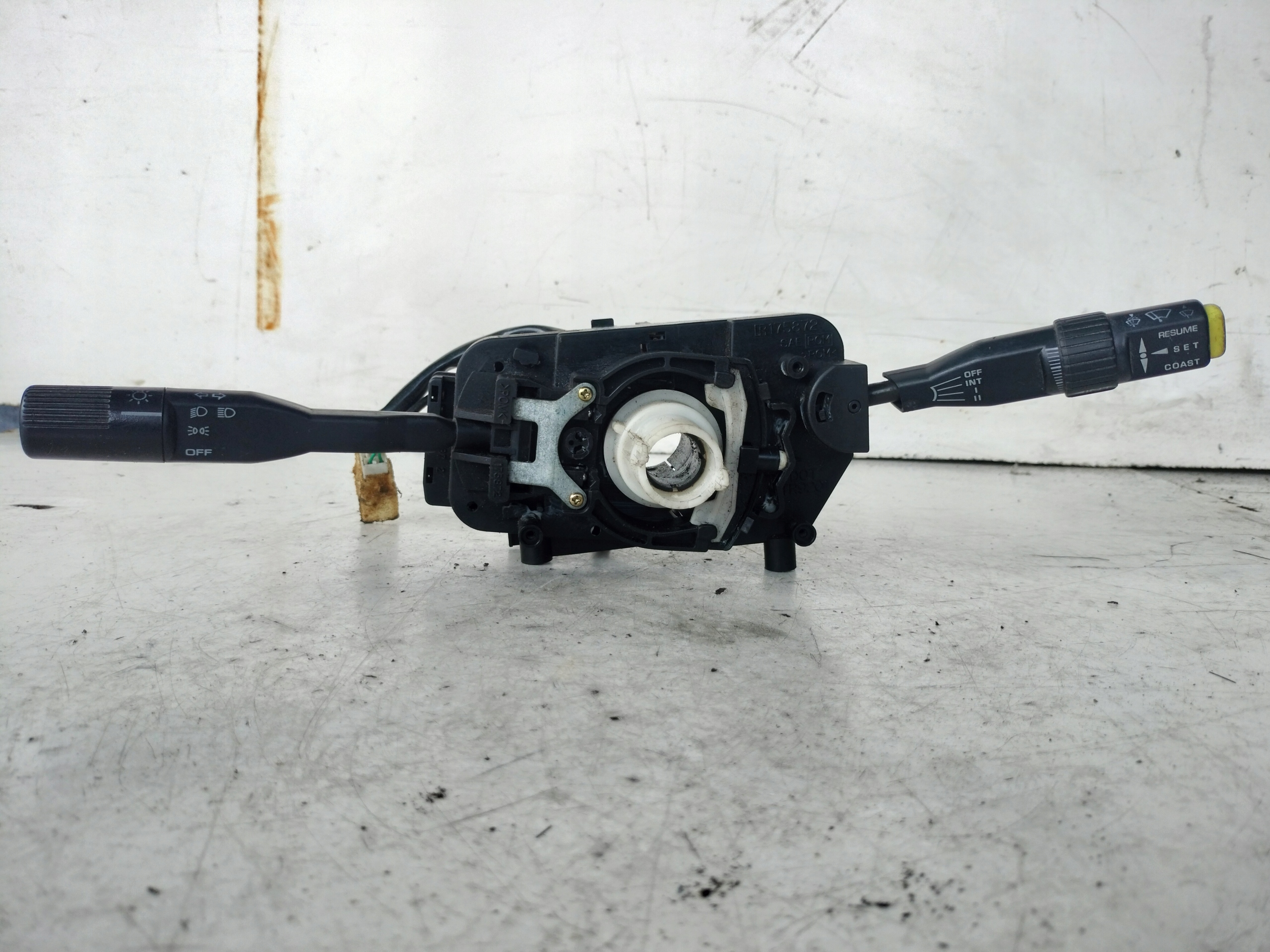 MAZDA MPV and steering wheel levers and controls