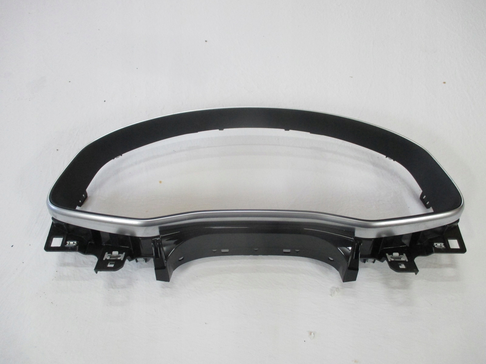 obal budíku RÁM AUDI Q8 4M8857116