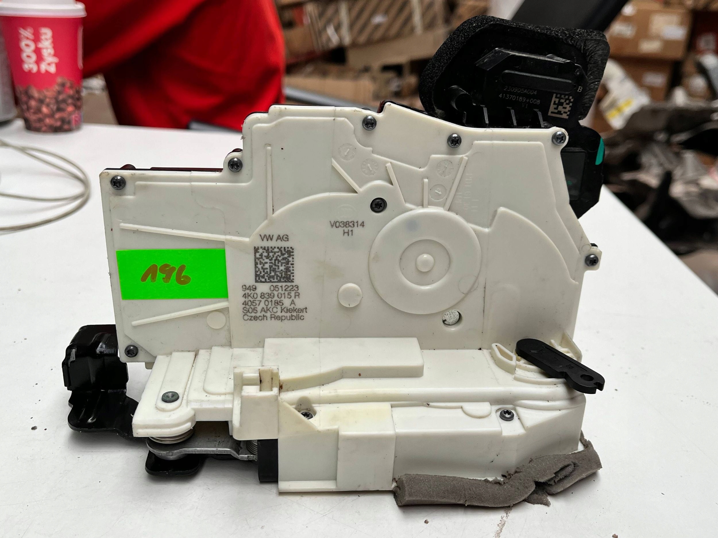 AUDI A6 C8 lock door left rear part 4K0839015R !J
