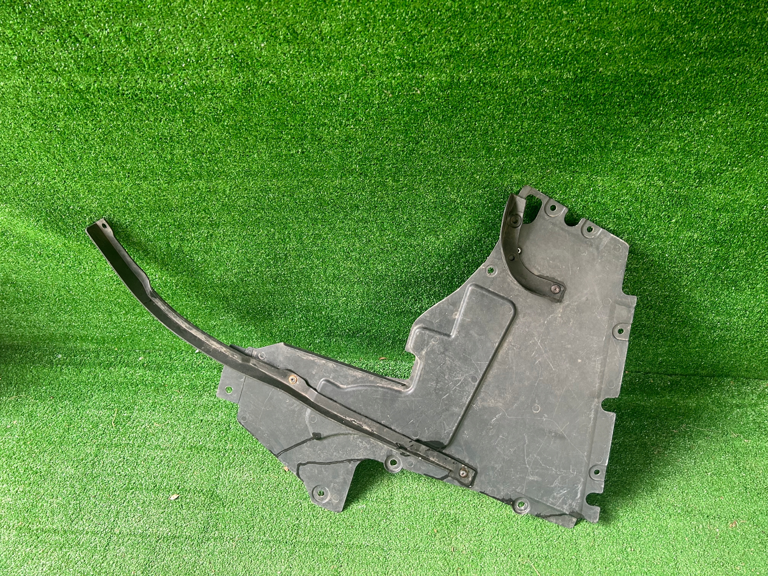 Ferrari 488 GTB left cover cover left front front cover below bumper