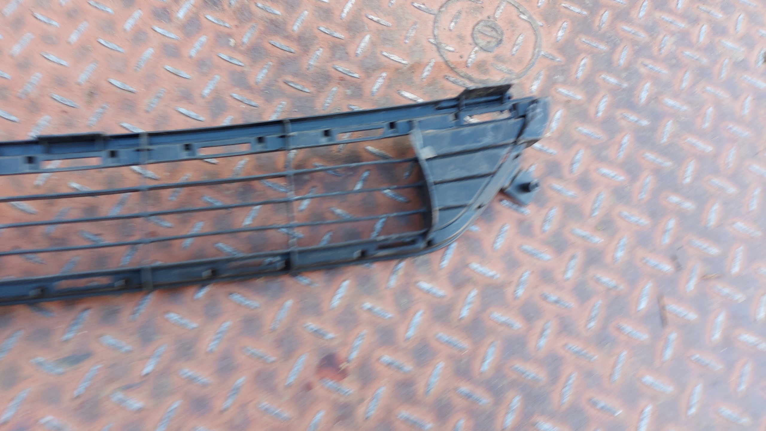 grid of a bumper central front front TOYOTA RAV4 IV 12-15