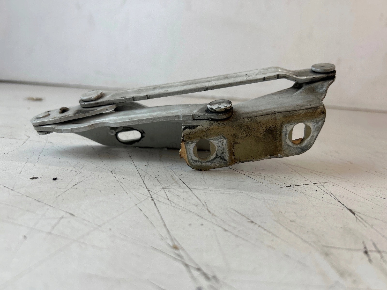 hinge bonnets front front right Mercedes Sprinter W906