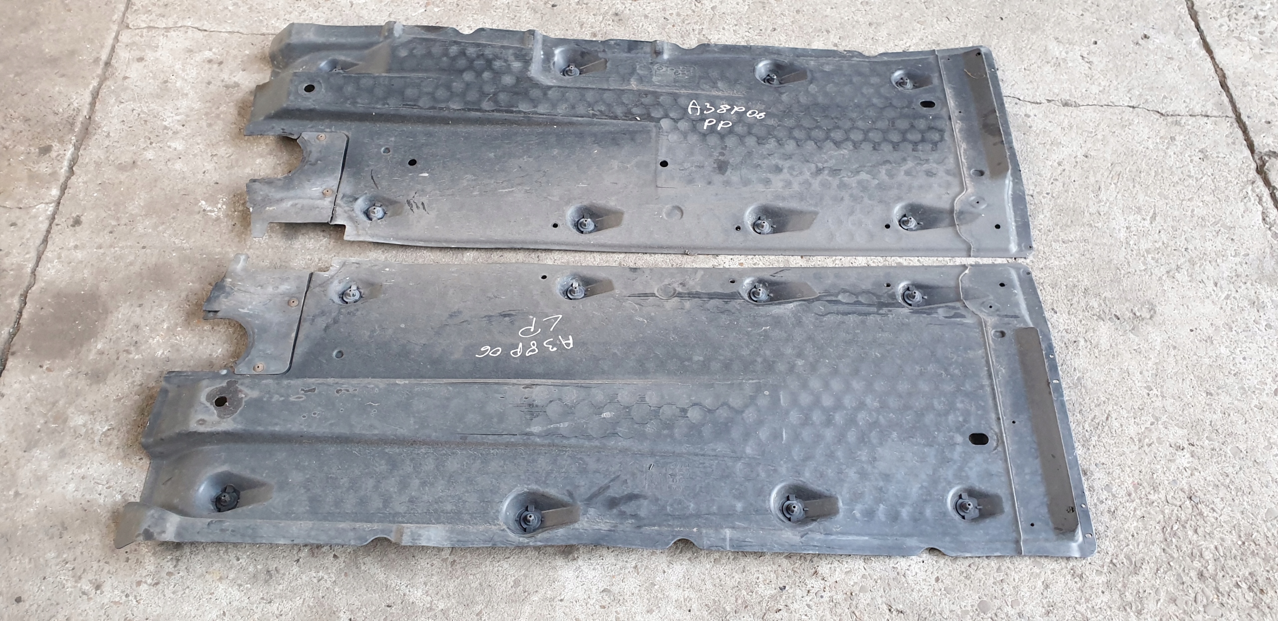 cover lower LEON II TOLEDO AUDI A3 8P 1K0825211E