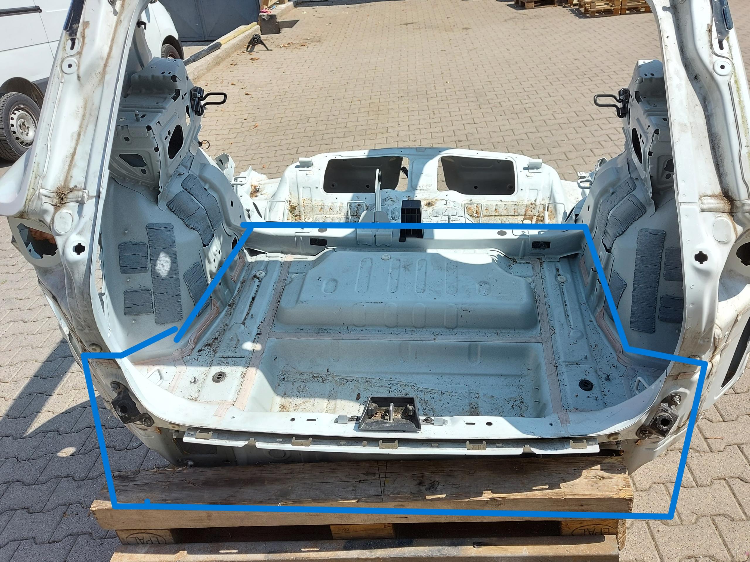Volvo XC40 Lift Recharge floor boot rear panel sump
