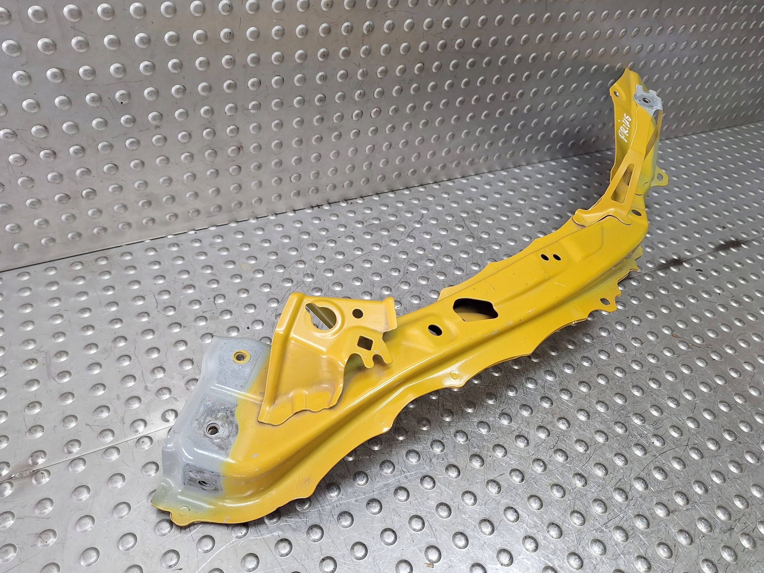 OKULAR left wall support TOYOTA PRIUS V 23- XW60