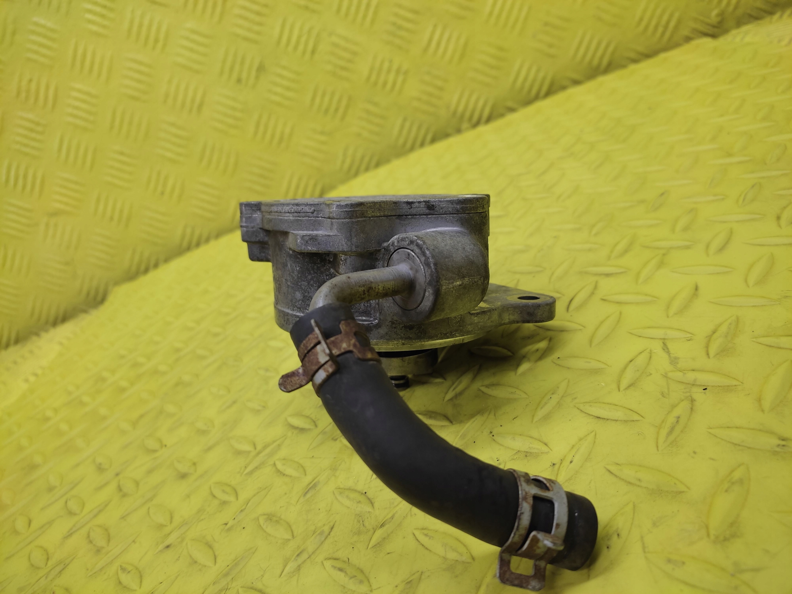 TOYOTA COROLLA E12 1.4 D pump VACUM