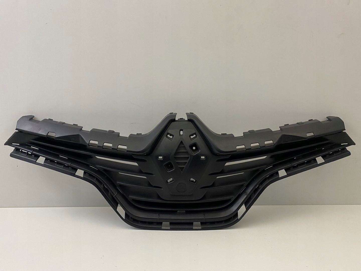 renault CAPTUR решетка радиатора 13- 623102335R