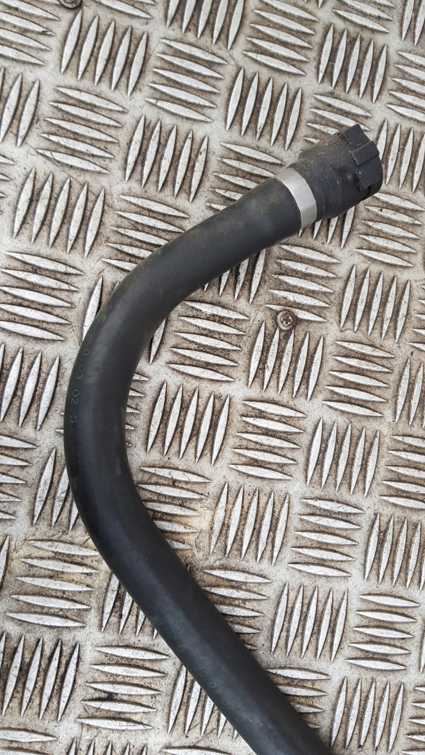 BMW 5 E39 prijenos crijevo gasa vode 520 525 i 1438633 1438633A