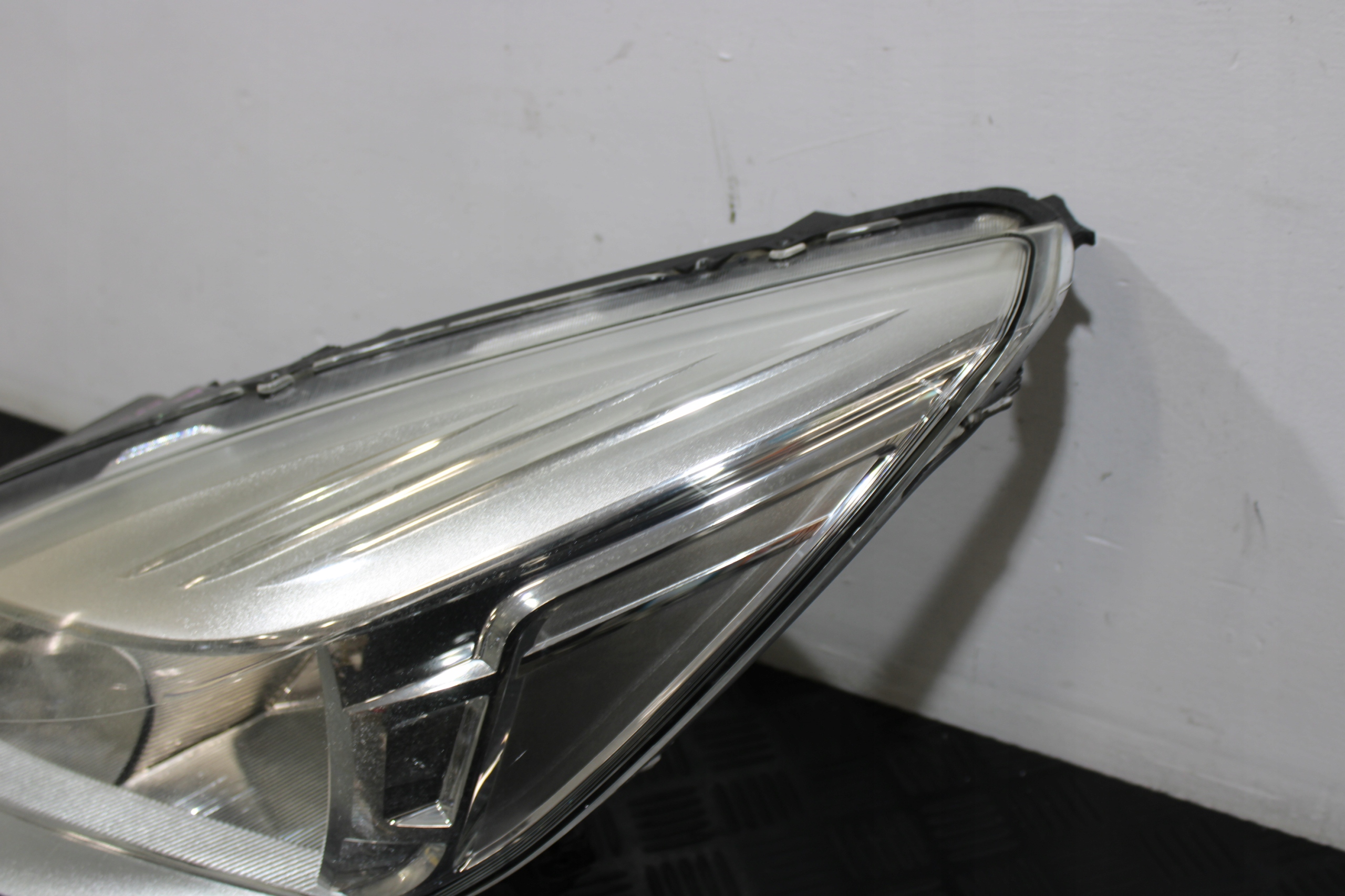 light left front CV44-13W030-AE FORD KUGA MK2