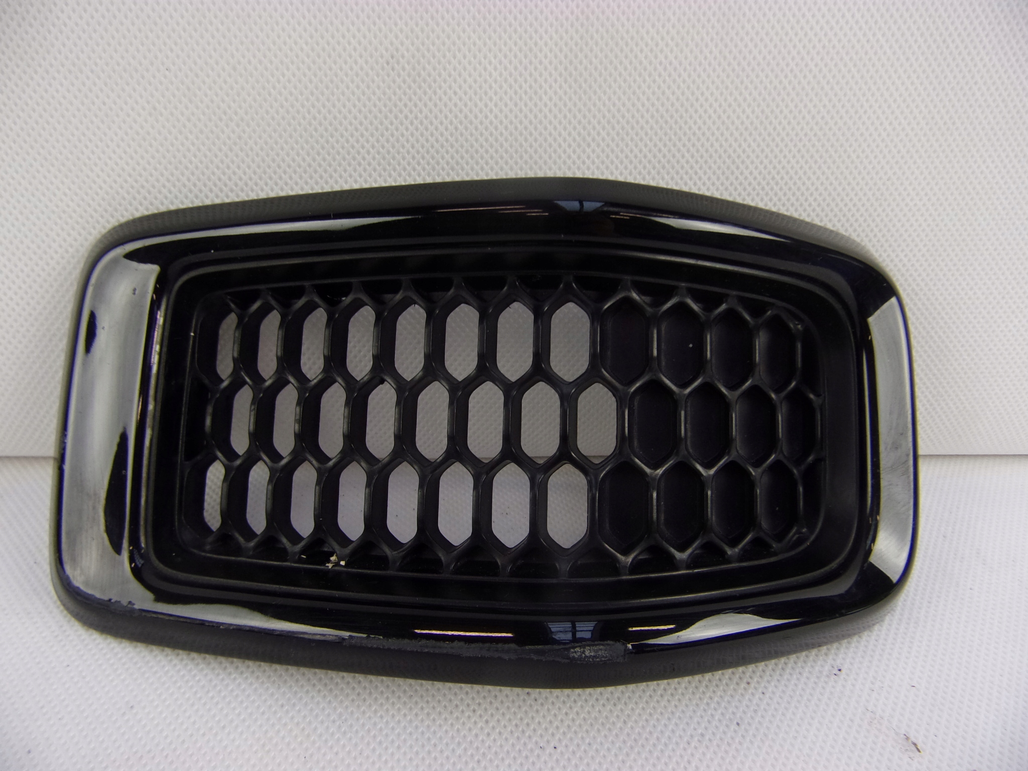 JEEP CHEROKEE KL РЕШІТКА КАПОТА 3