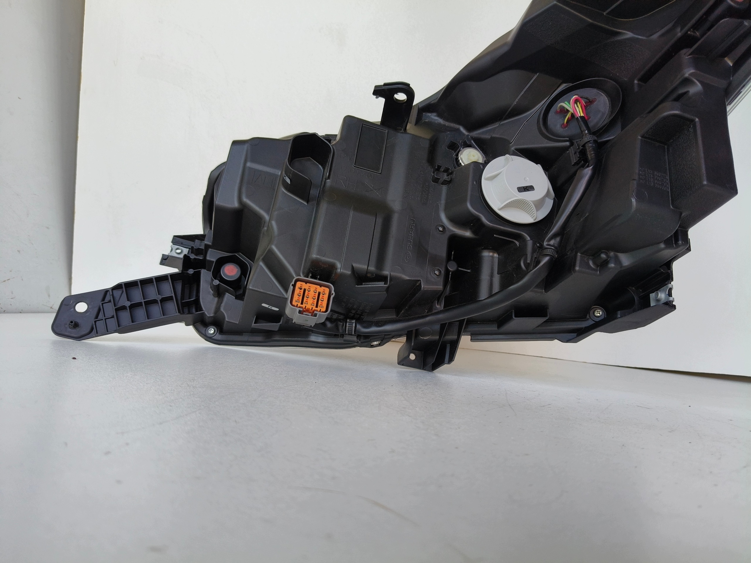 light right REFLEKTOR SUBARU OUTBACK 22- LIFT FULL LED