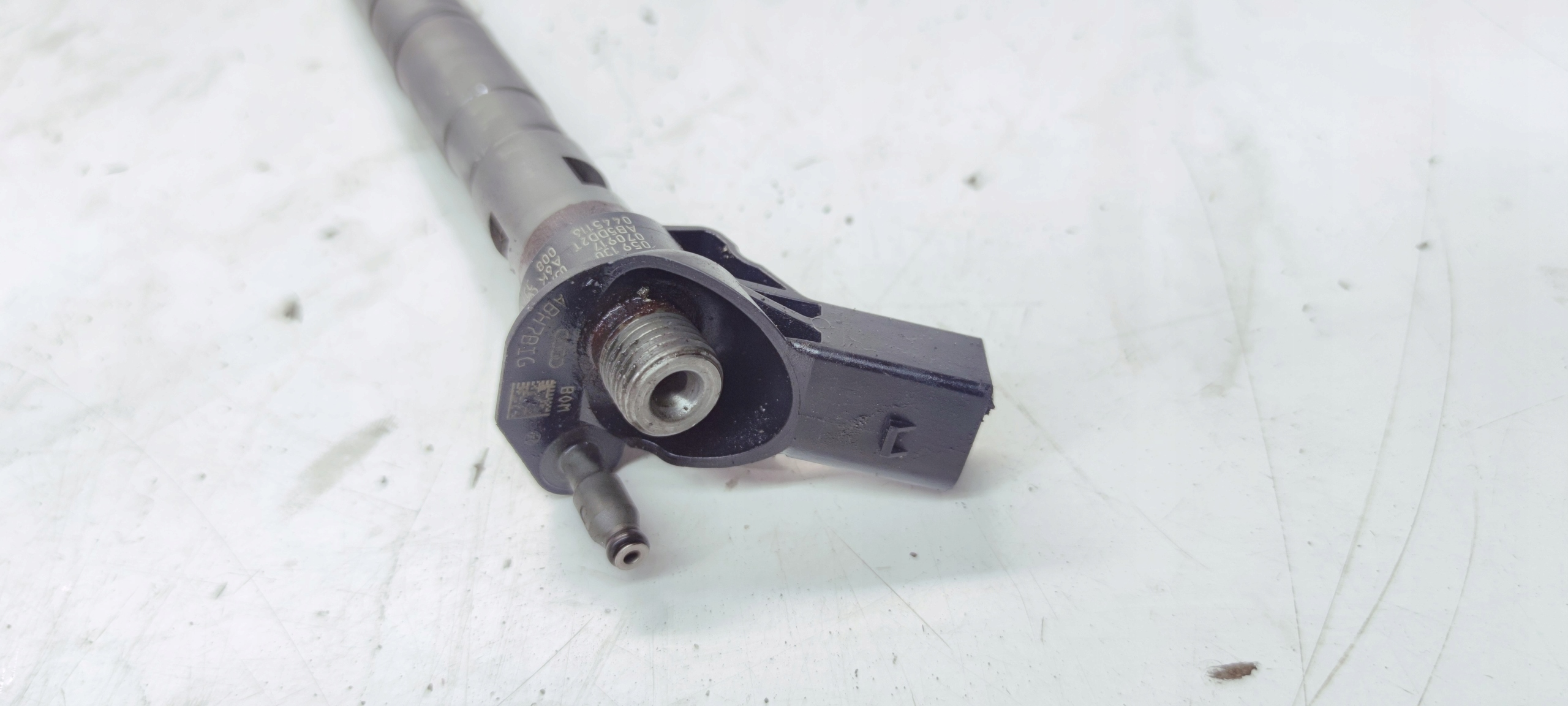 nozzle injector AUDI A4 B8 A5 8T Q5 8R 2.7 3.0 TDI 059130277AP