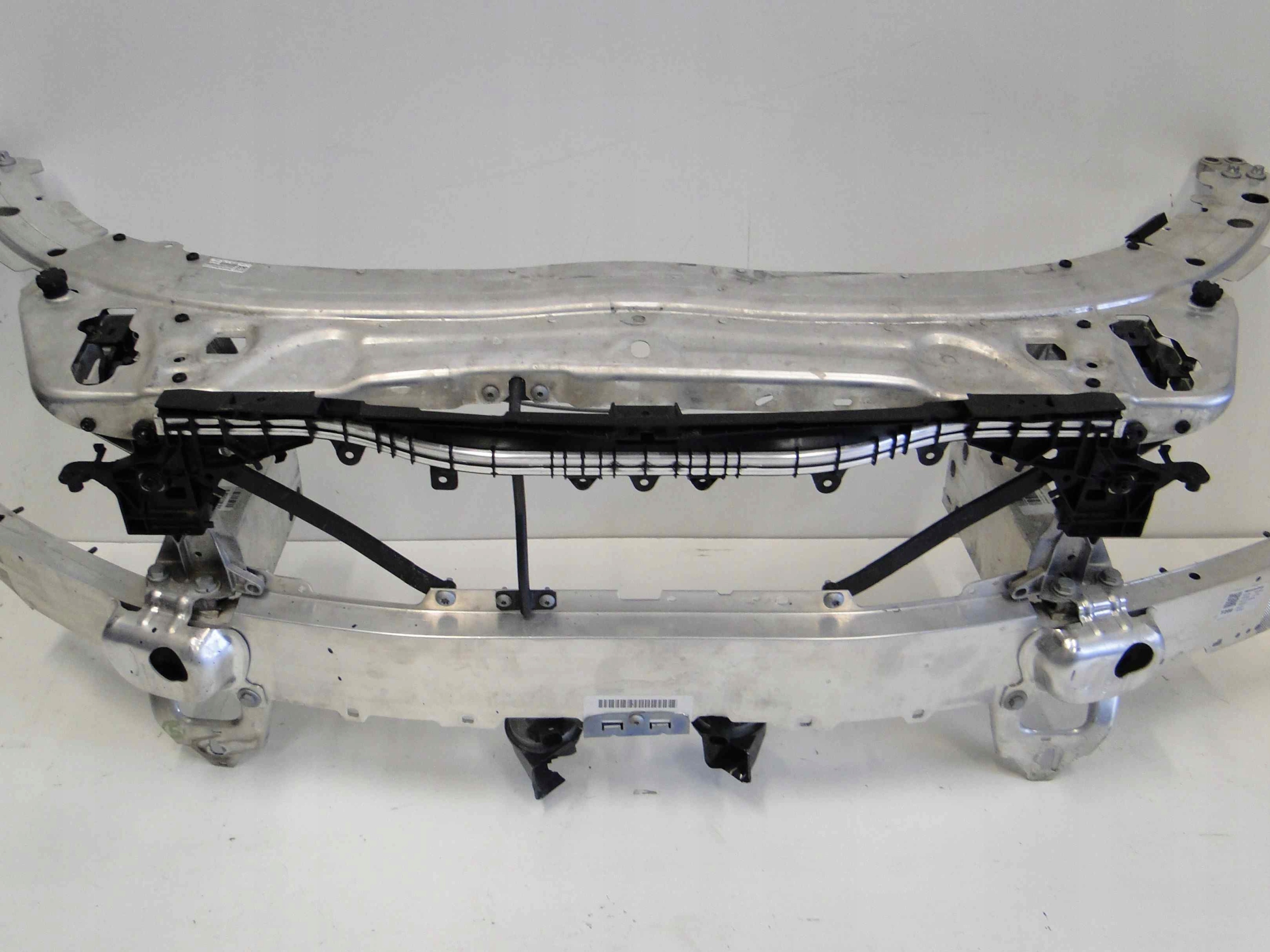 MERCEDES C W205 205 PAS PRZEDNI WZMOCNIENIE 63 AMG Typ samochodu Samochody osobowe