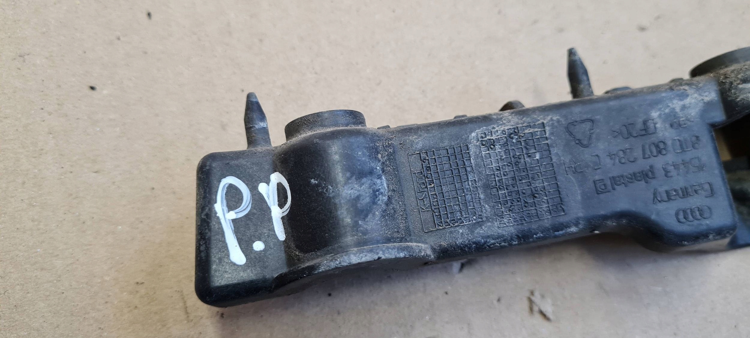 A5 8T LIFT S5 support holder bracket of a bumper right front 8T0807284C