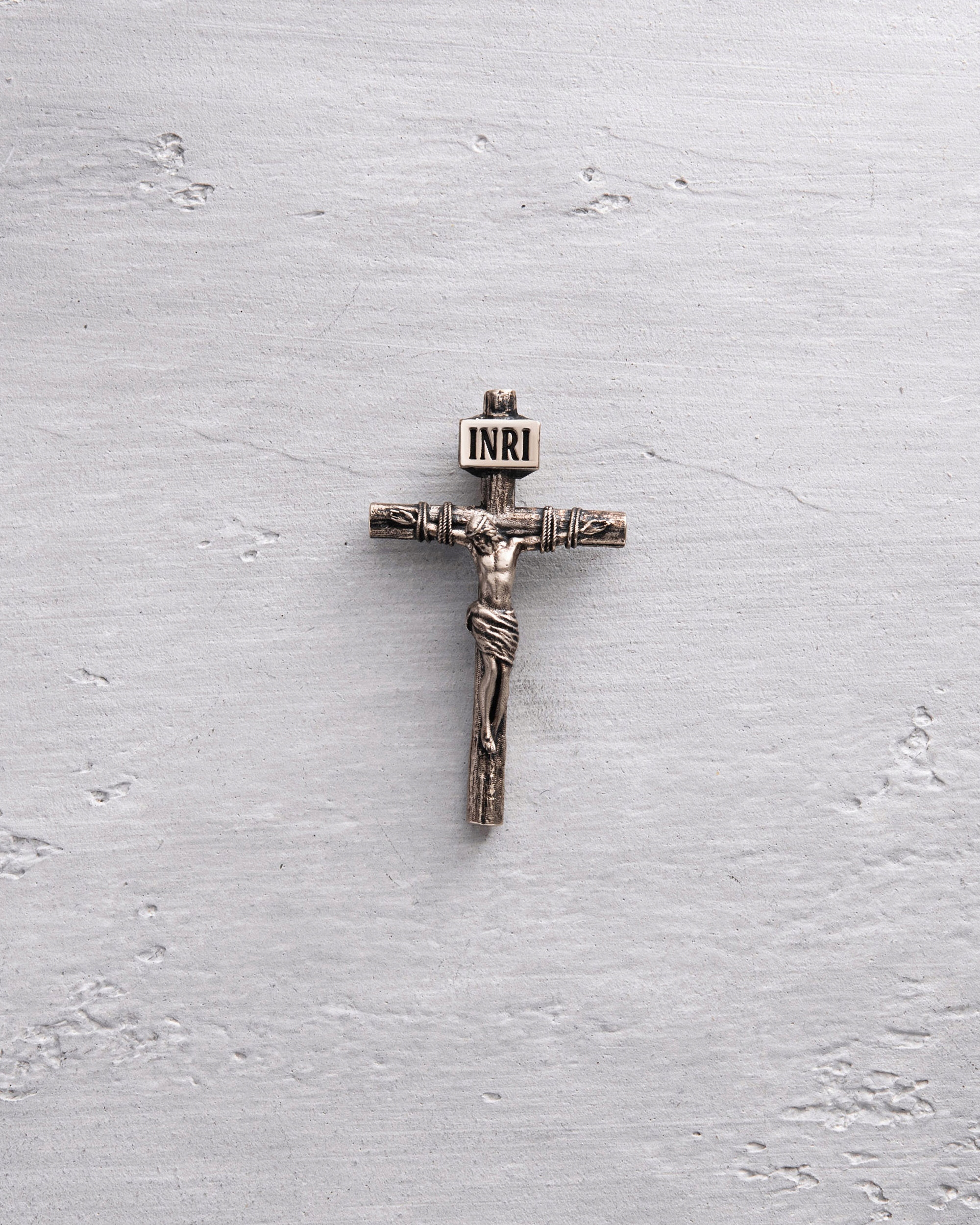 Kříž z bílého zlata Crucifixion of Jesus Christ