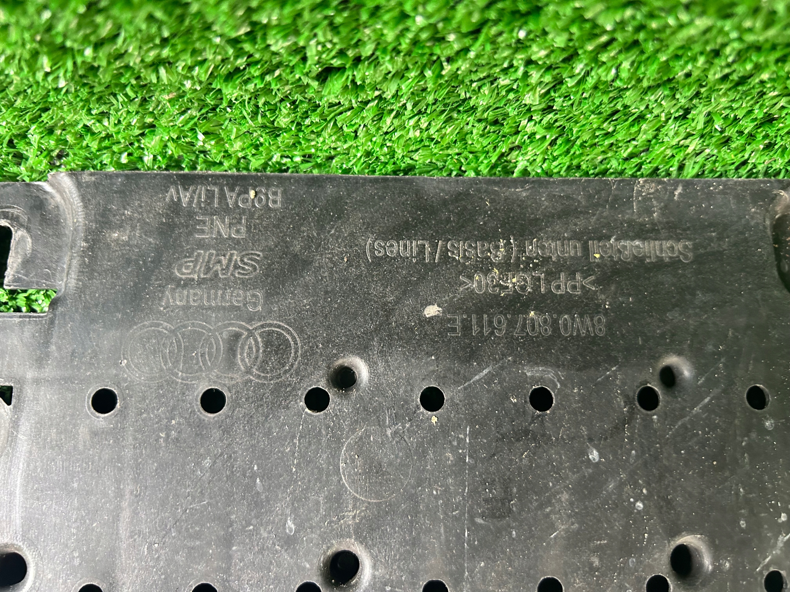 Audi A4 8W cover below engine cover below bumper front front